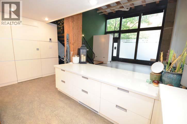 283 Columbia Street Property Photo 6