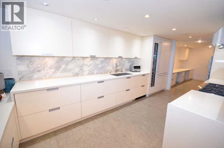283 Columbia Street Property Photo 8