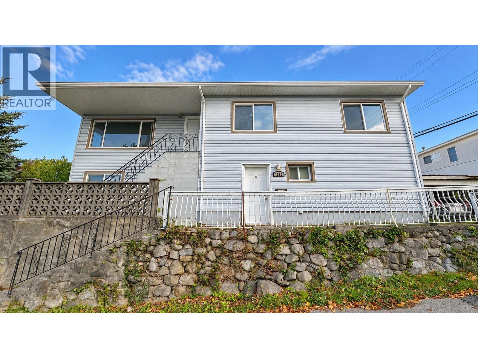 7590 Fraser Street Photo de la propriété 1