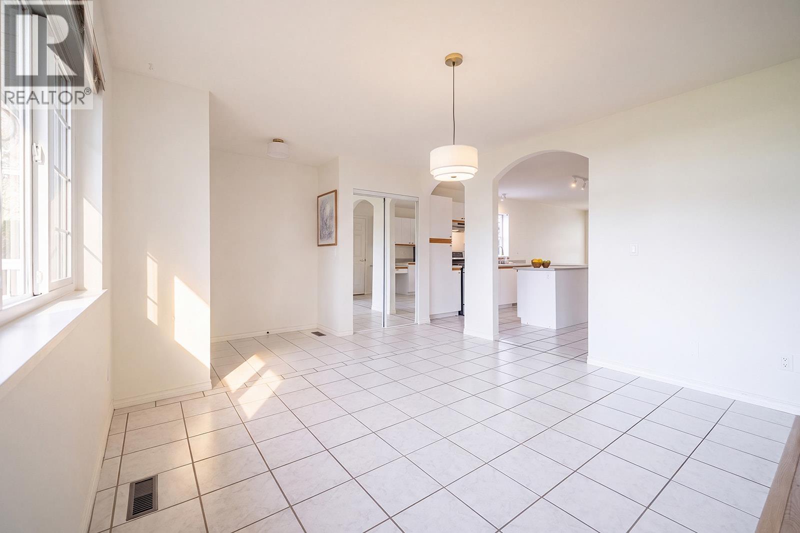 1824 Willow Crescent Property Photo 6