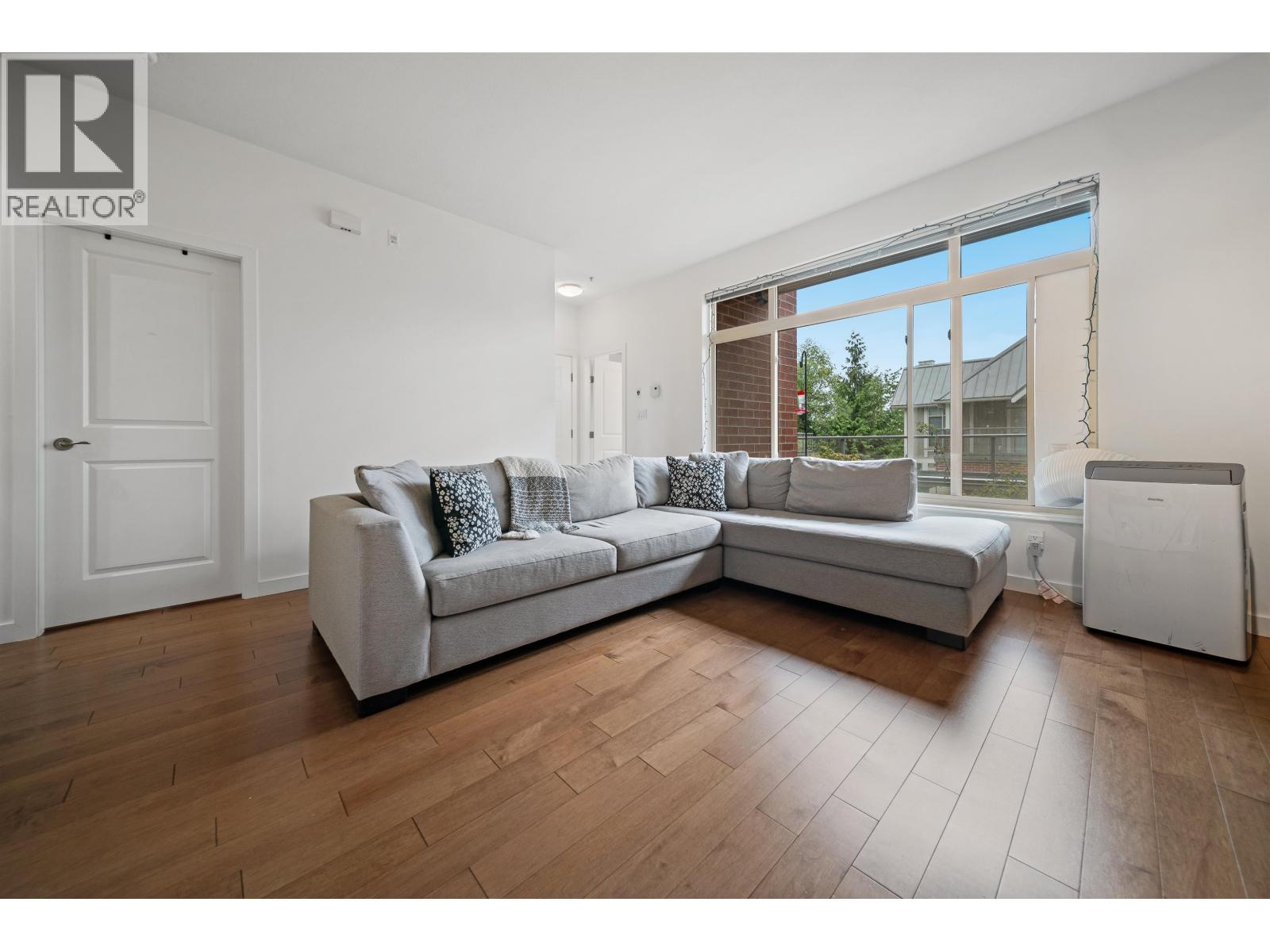 6 4132 Halifax Street Property Photo 6