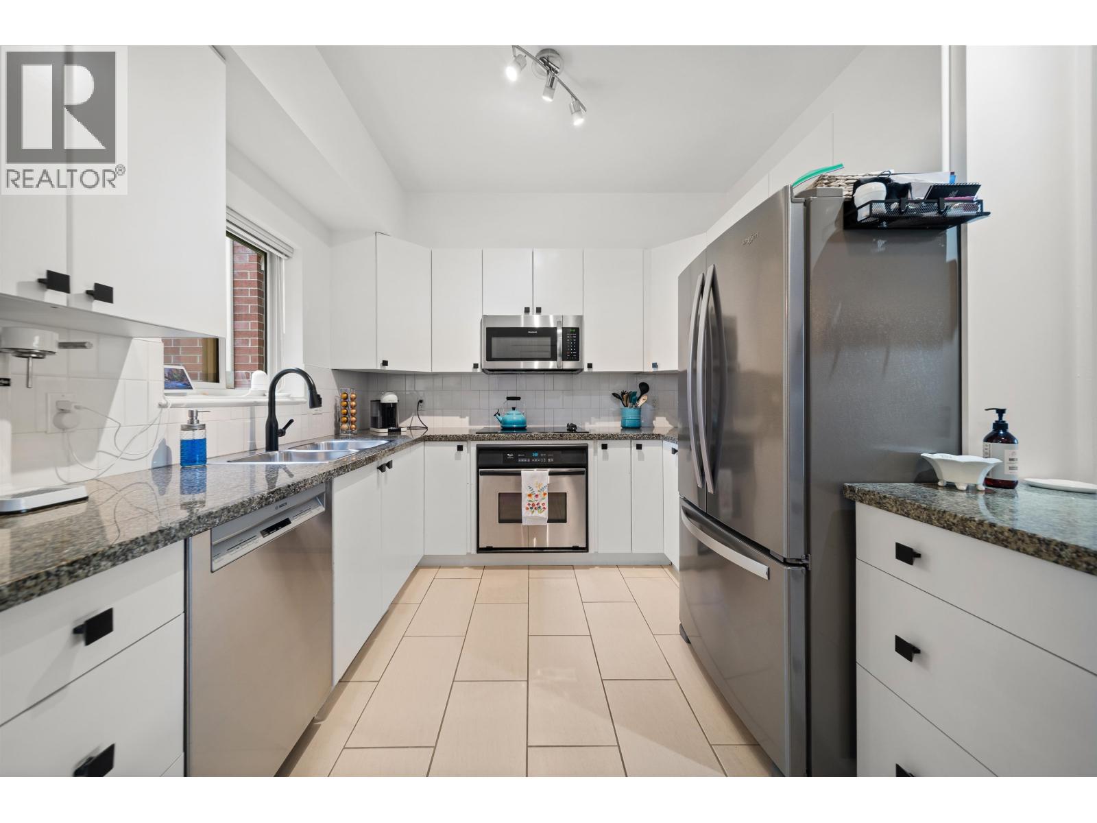 6 4132 Halifax Street Property Photo 11