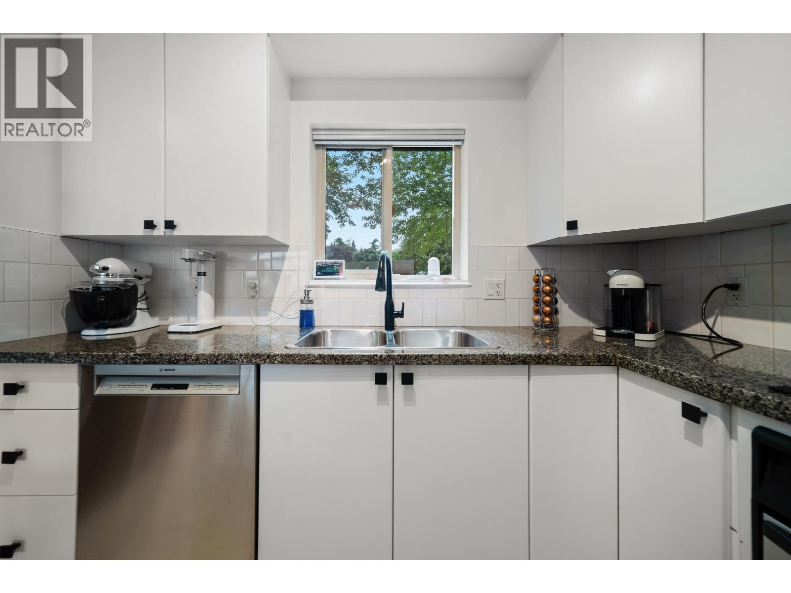 6 4132 Halifax Street Property Photo 13