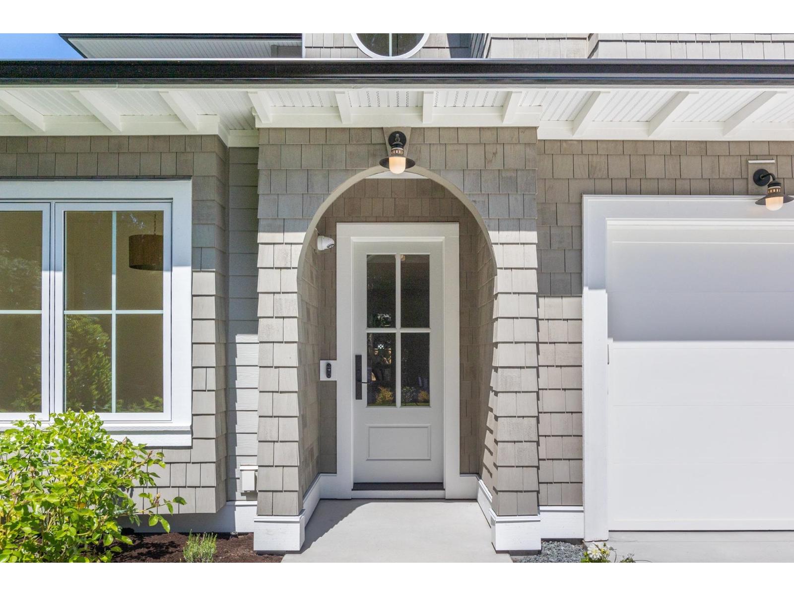 12641 15 Avenue Property Photo 3
