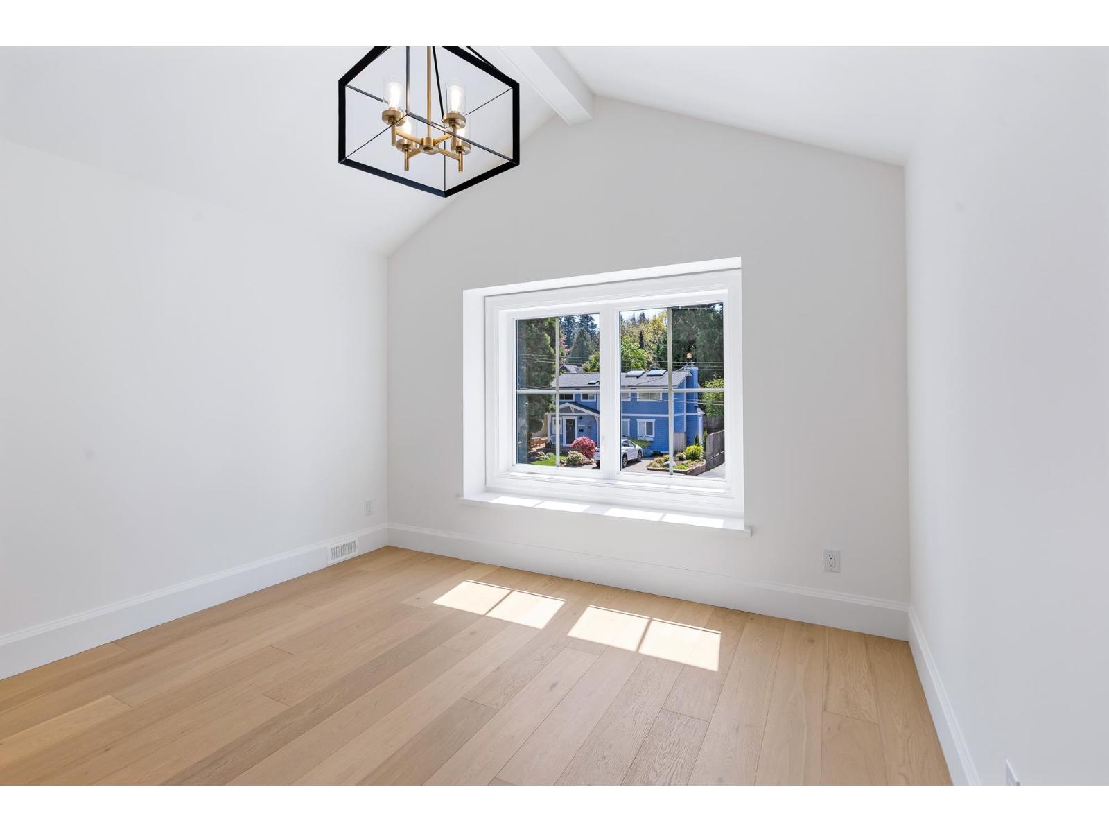 12641 15 Avenue Property Photo 24