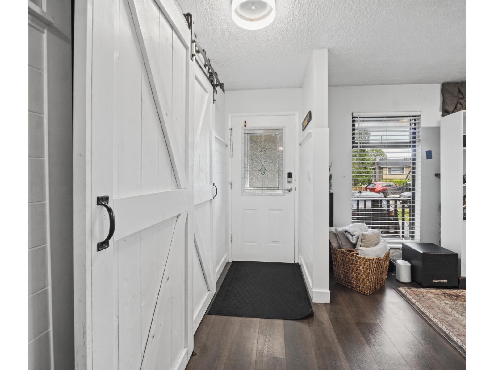 4851 206 Street Property Photo 6