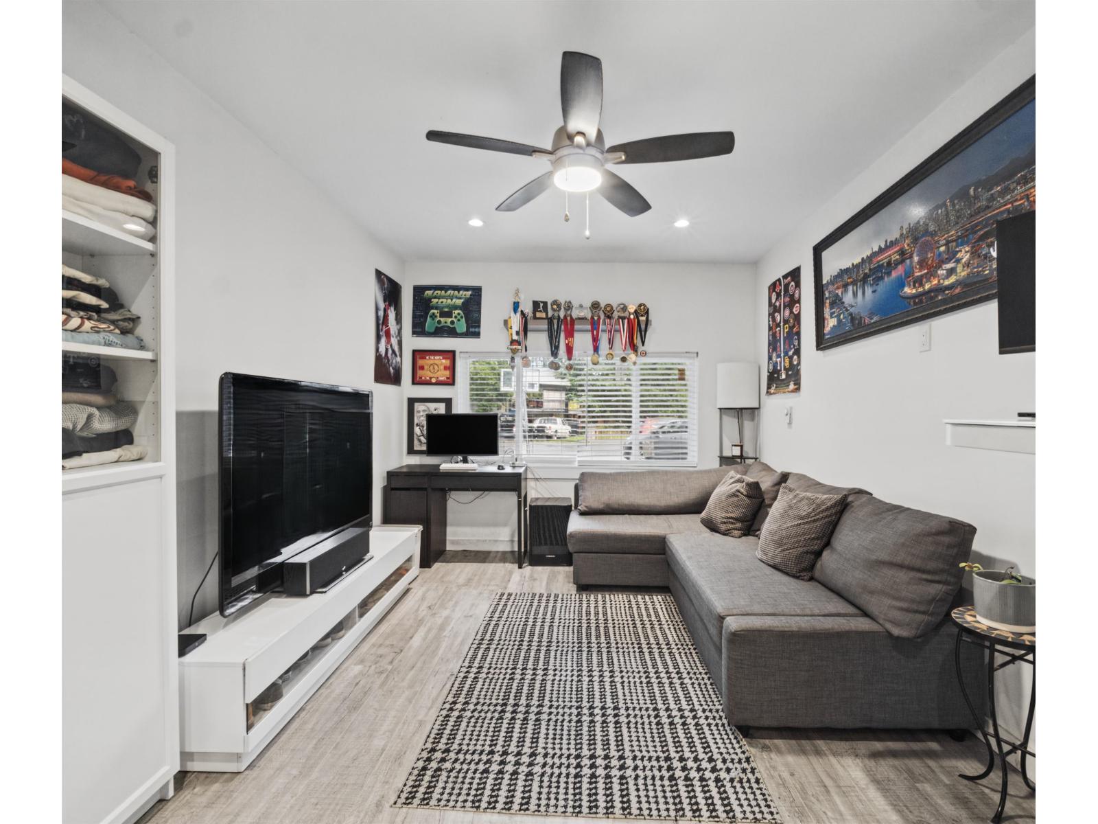 4851 206 Street Property Photo 11