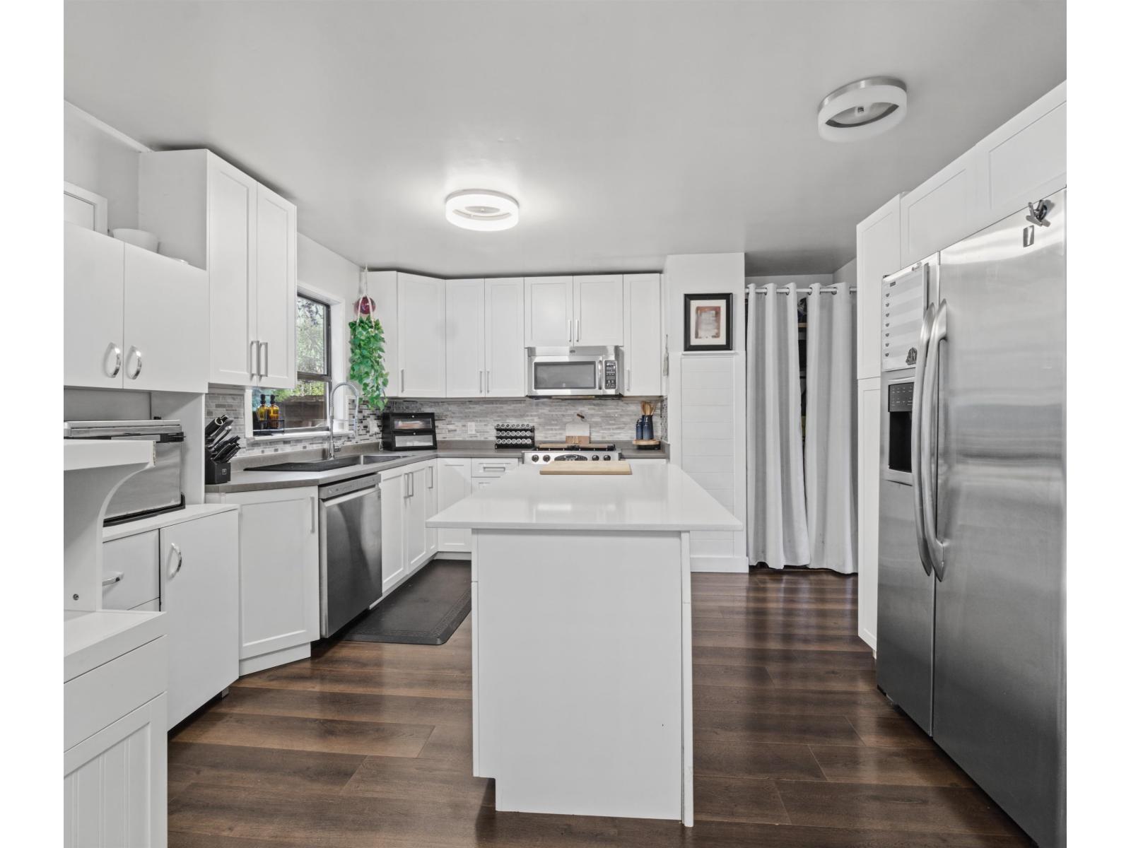 4851 206 Street Property Photo 16