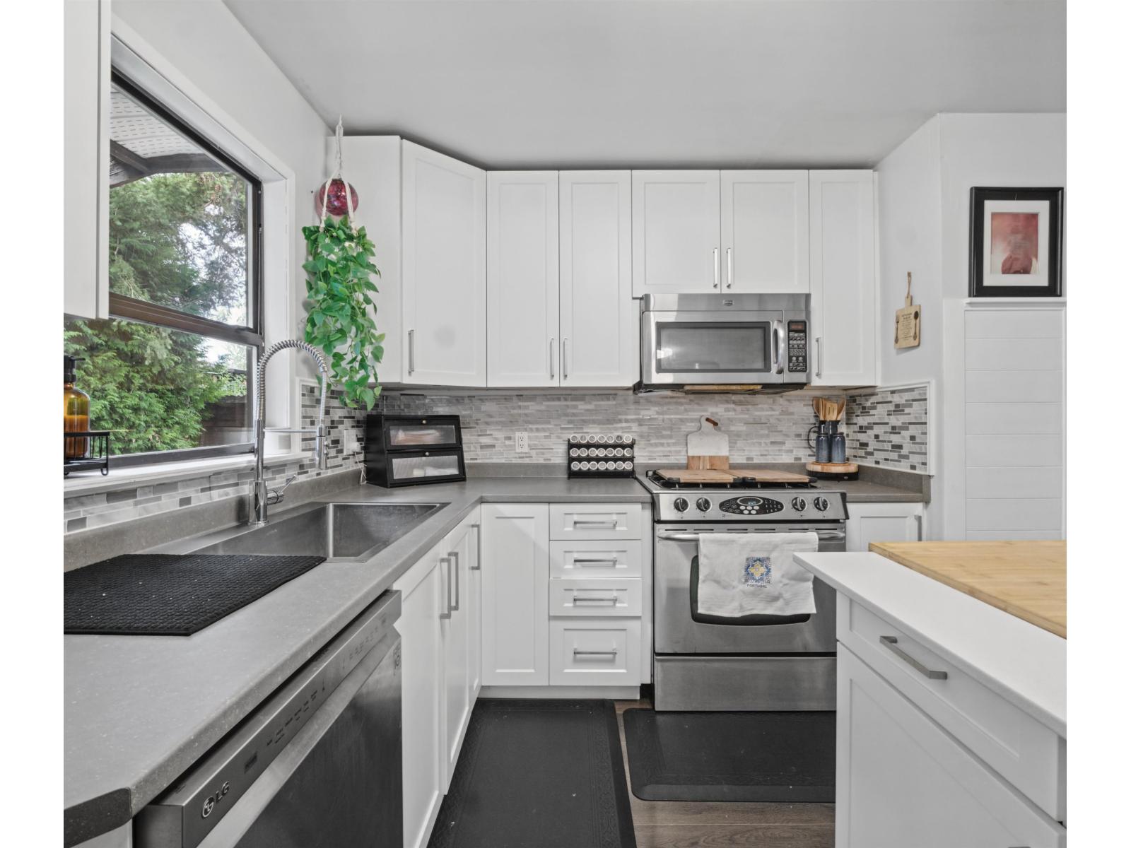 4851 206 Street Property Photo 17