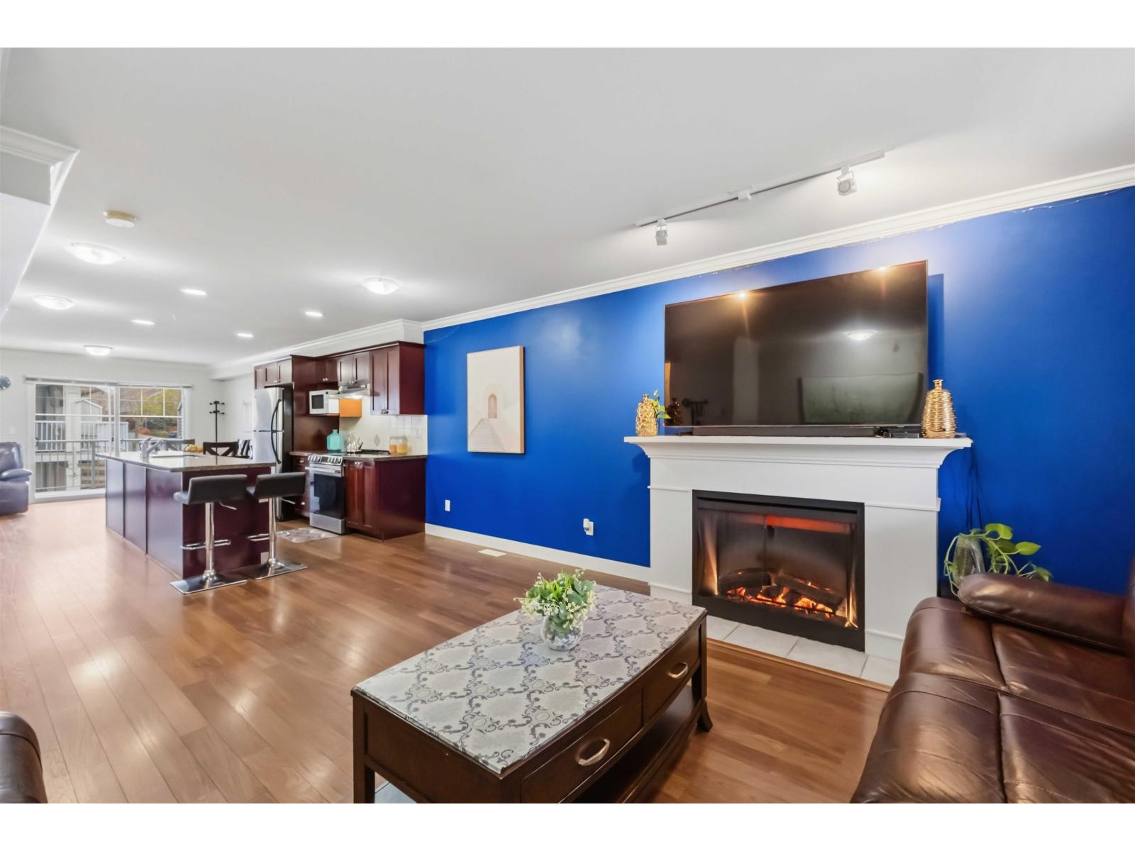 40 6568 193b Street Property Photo 5