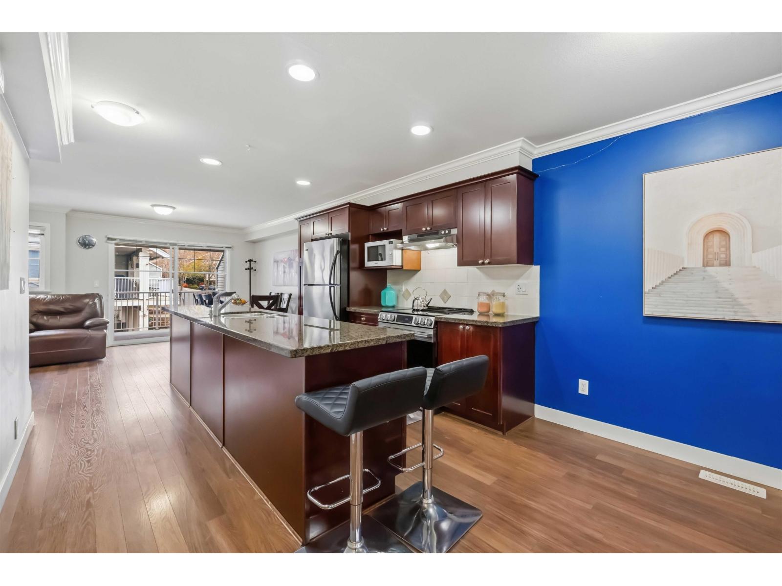 40 6568 193b Street Property Photo 8