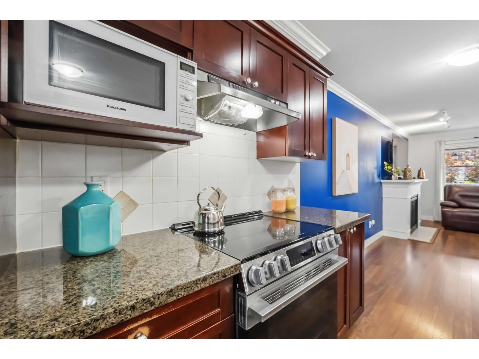40 6568 193b Street Property Photo 11