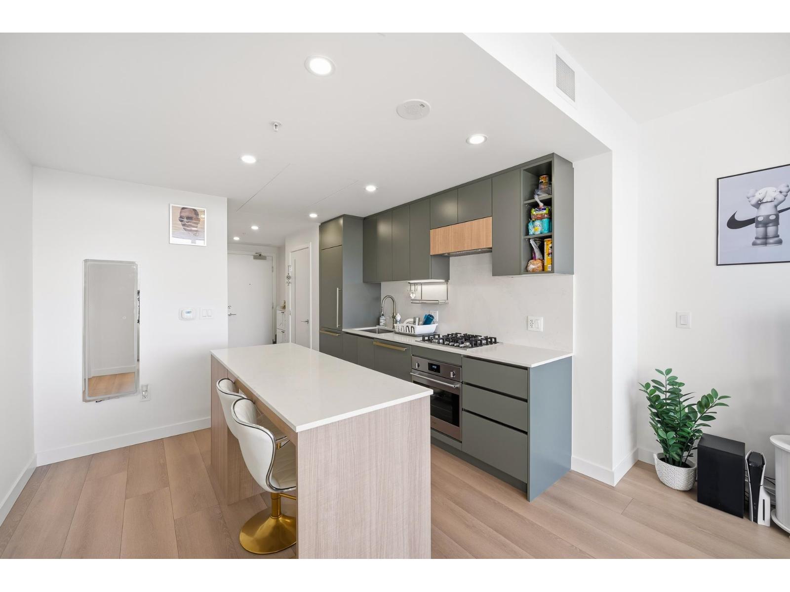 607 13573 98a Avenue Property Photo 3