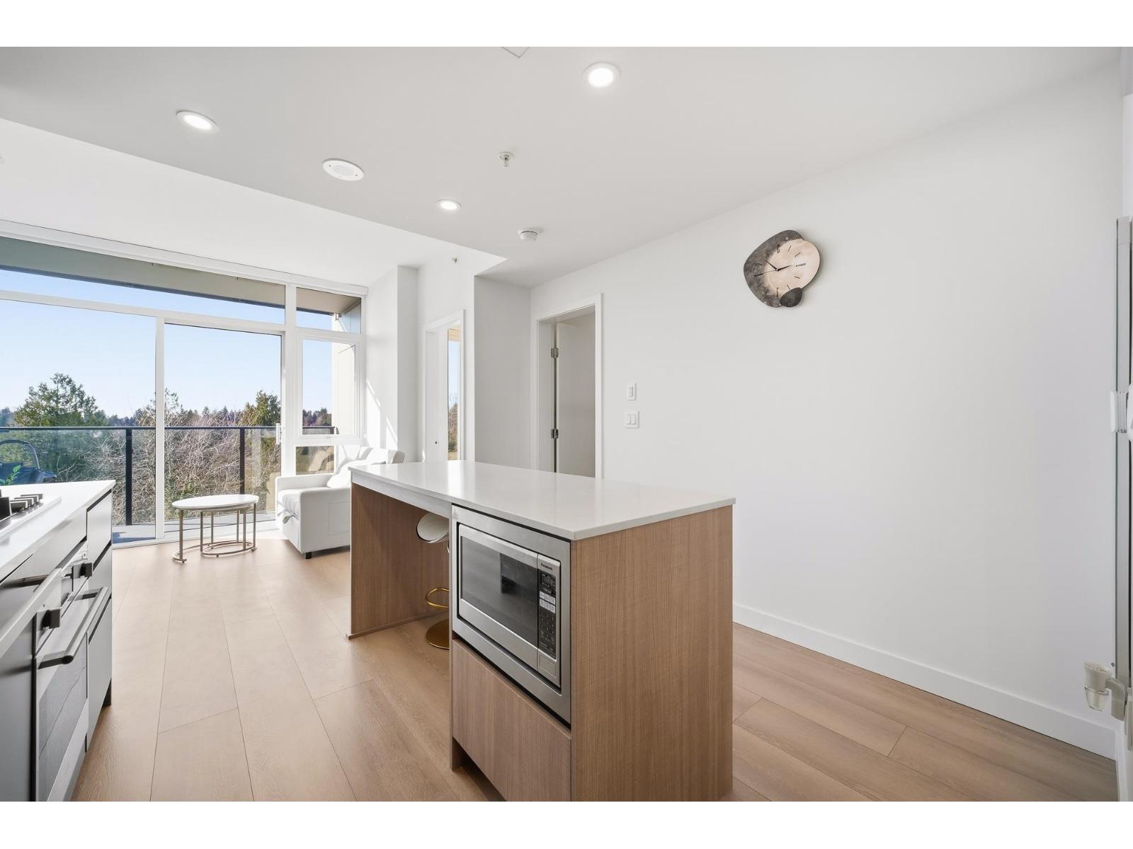 607 13573 98a Avenue Property Photo 4