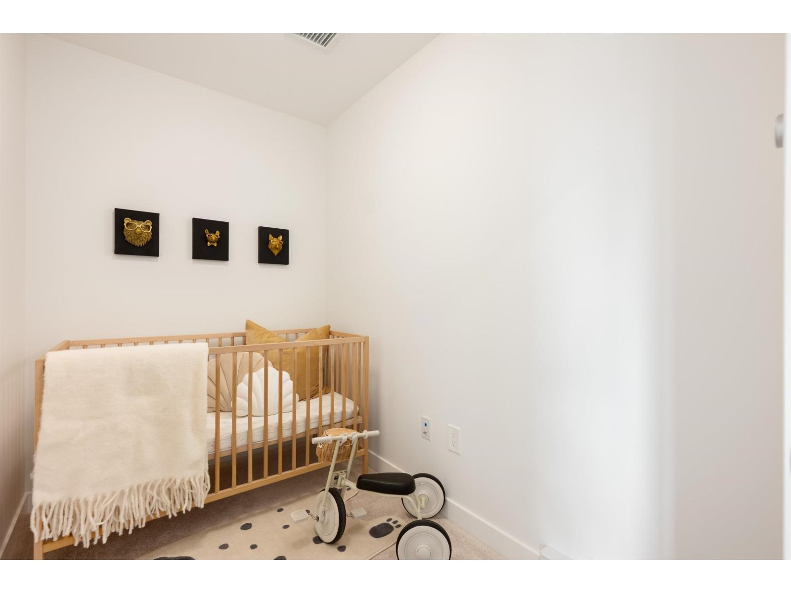 609 5398 207 Street Property Photo 5