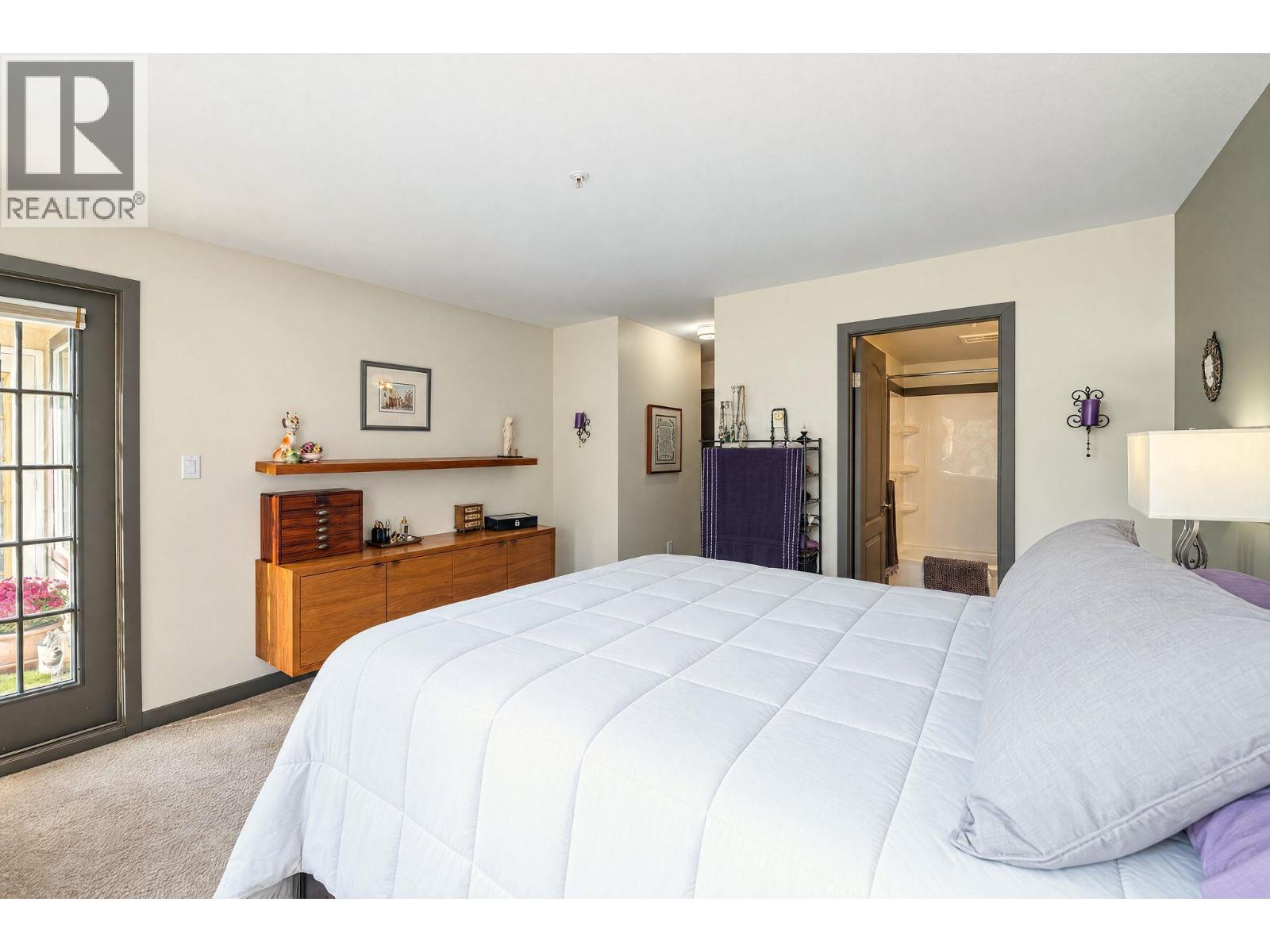 202 1009 Howay Street Property Photo 16