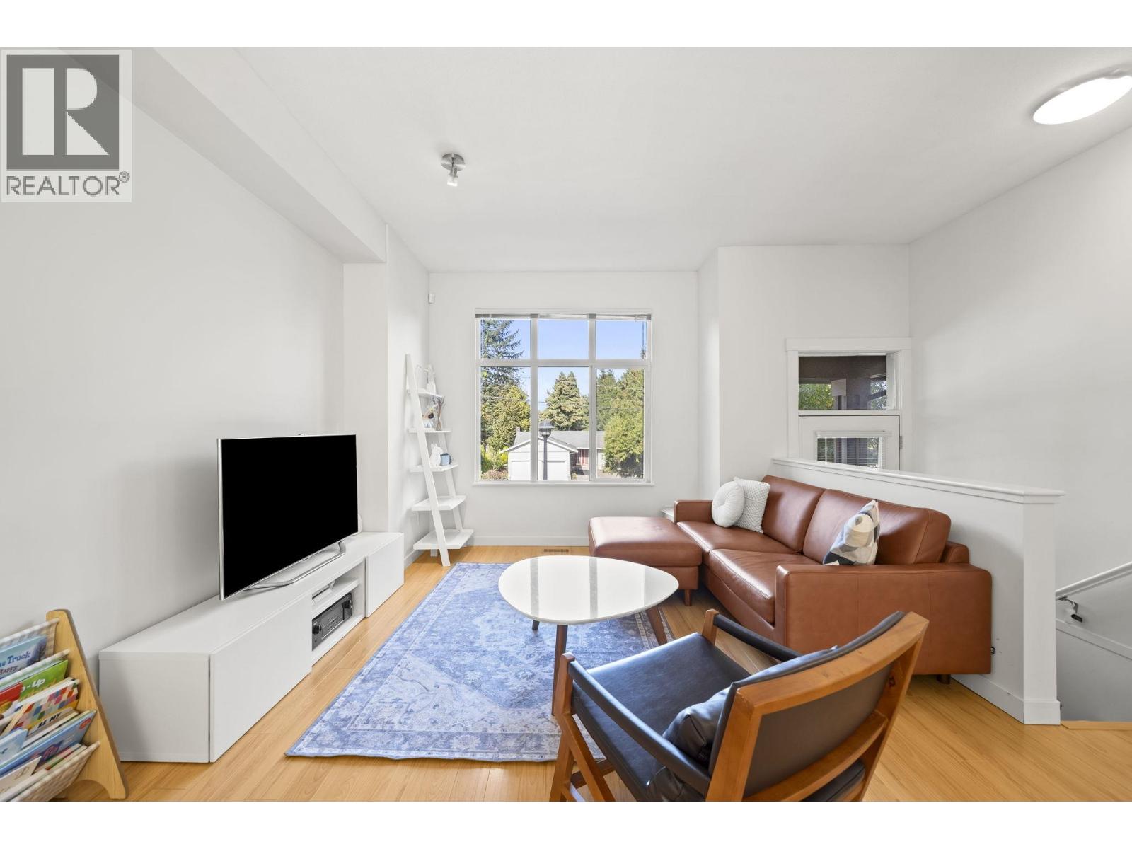 86 9800 Odlin Road Property Photo 6