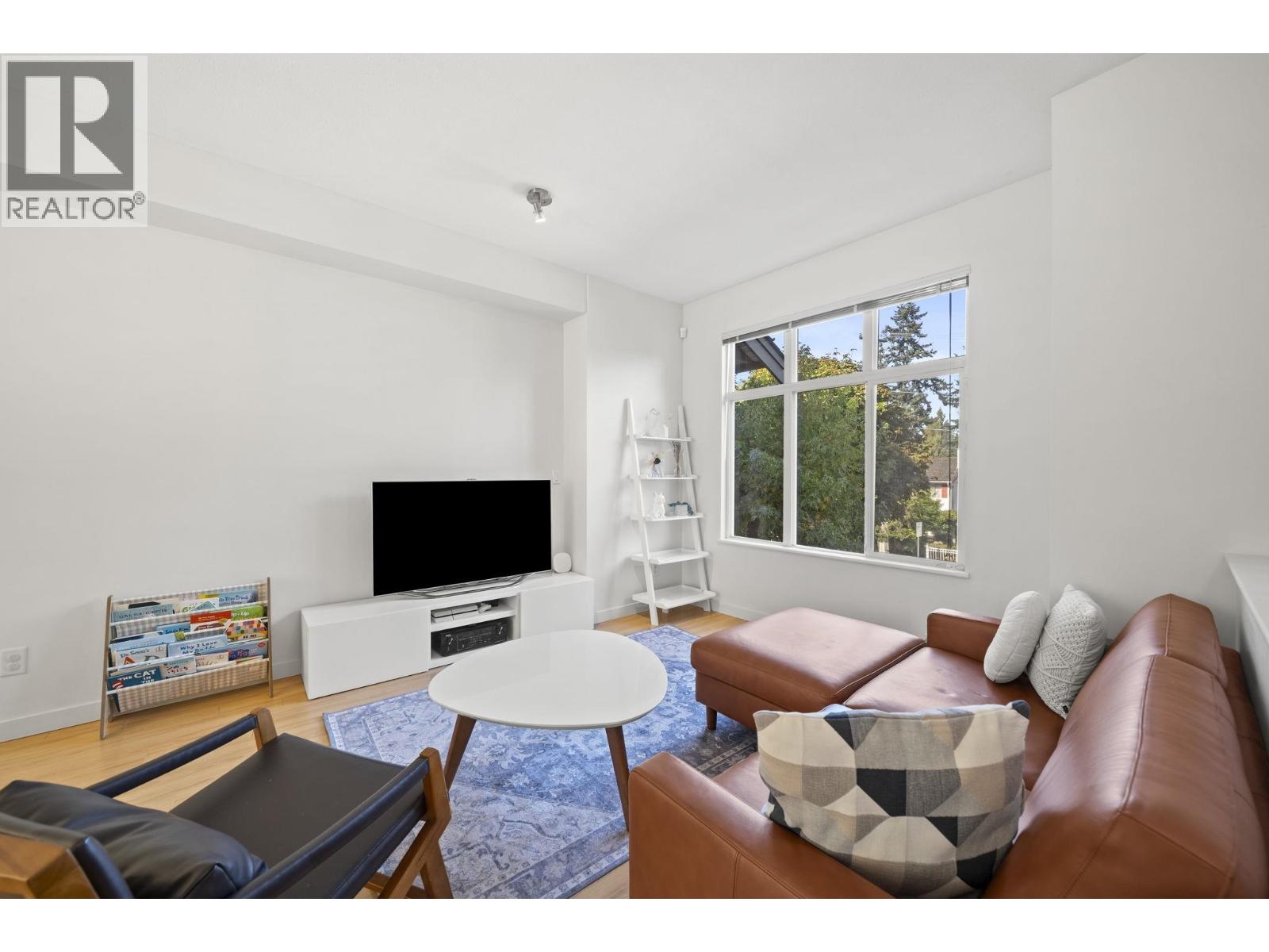 86 9800 Odlin Road Property Photo 7