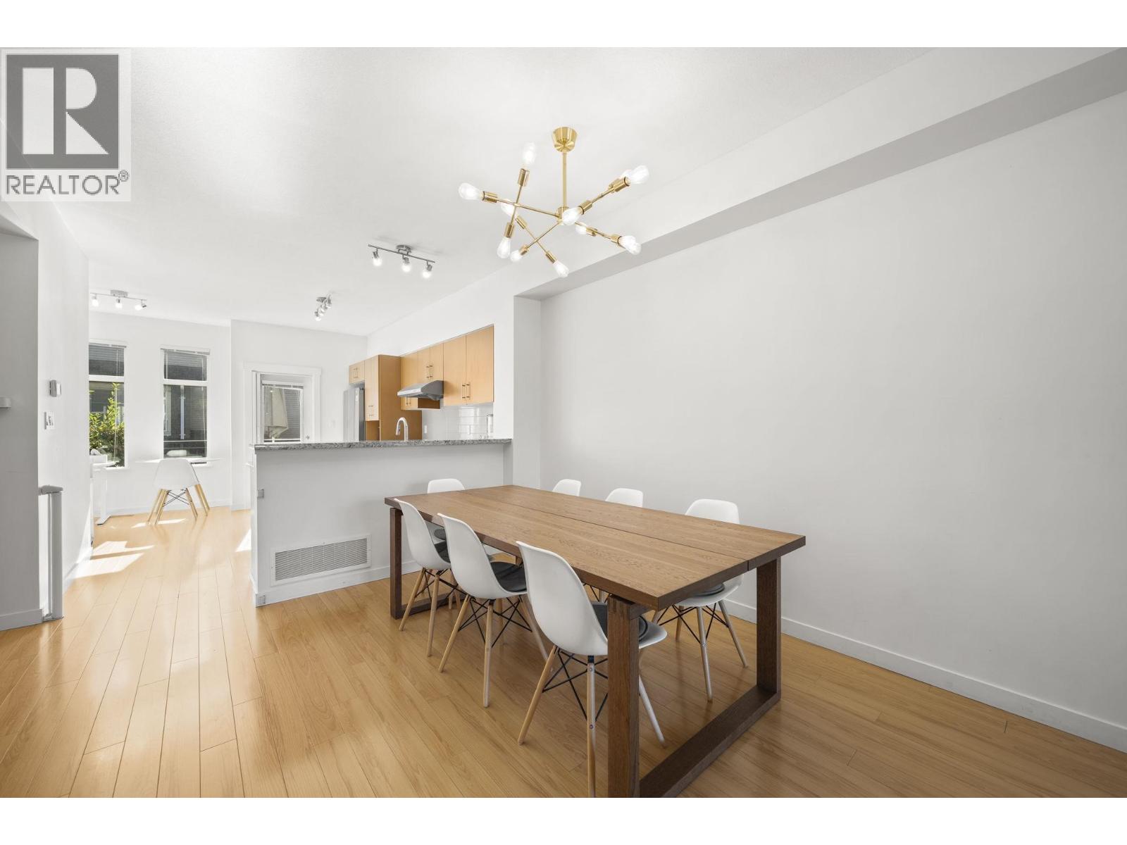 86 9800 Odlin Road Property Photo 10
