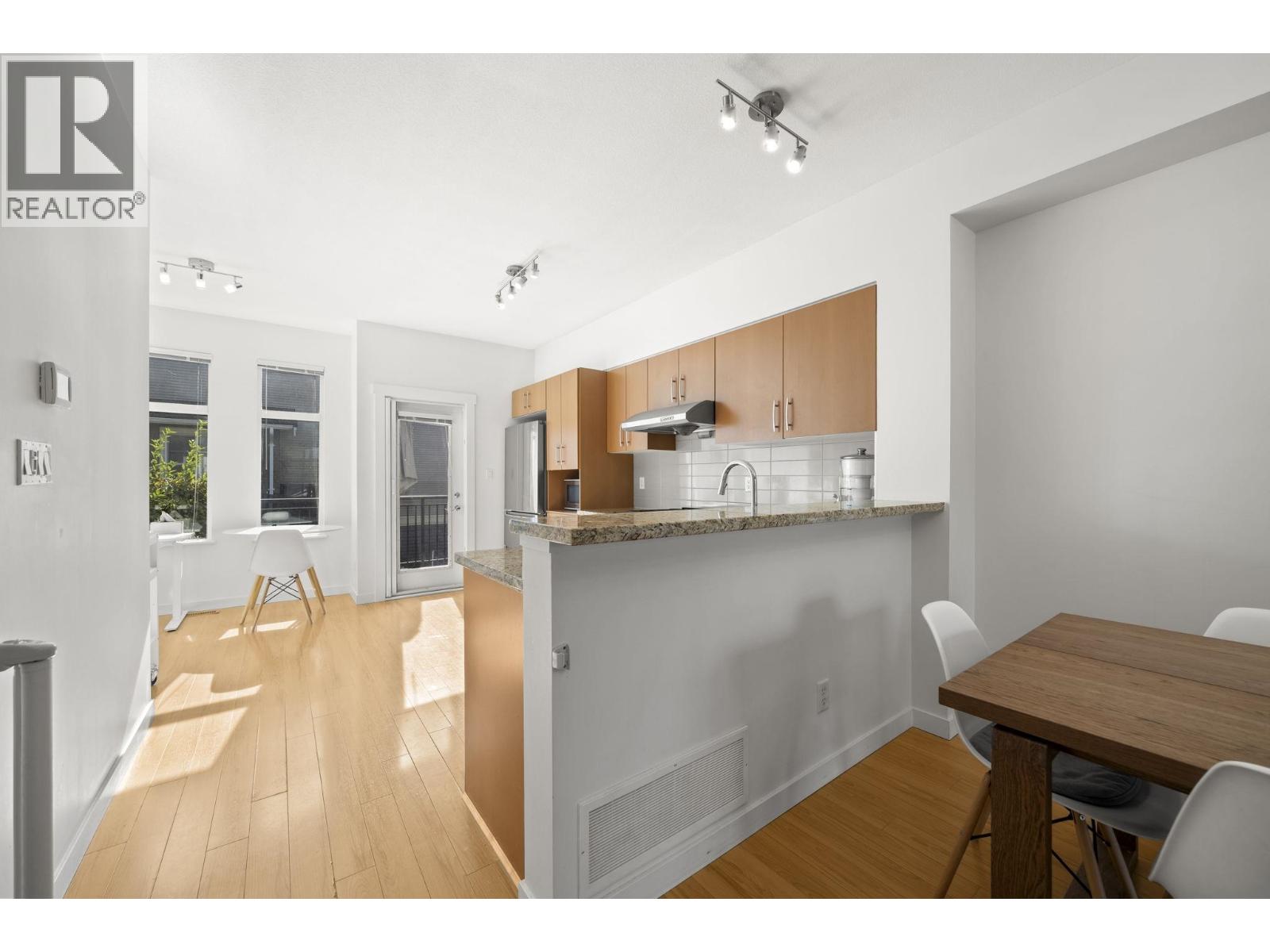 86 9800 Odlin Road Property Photo 12
