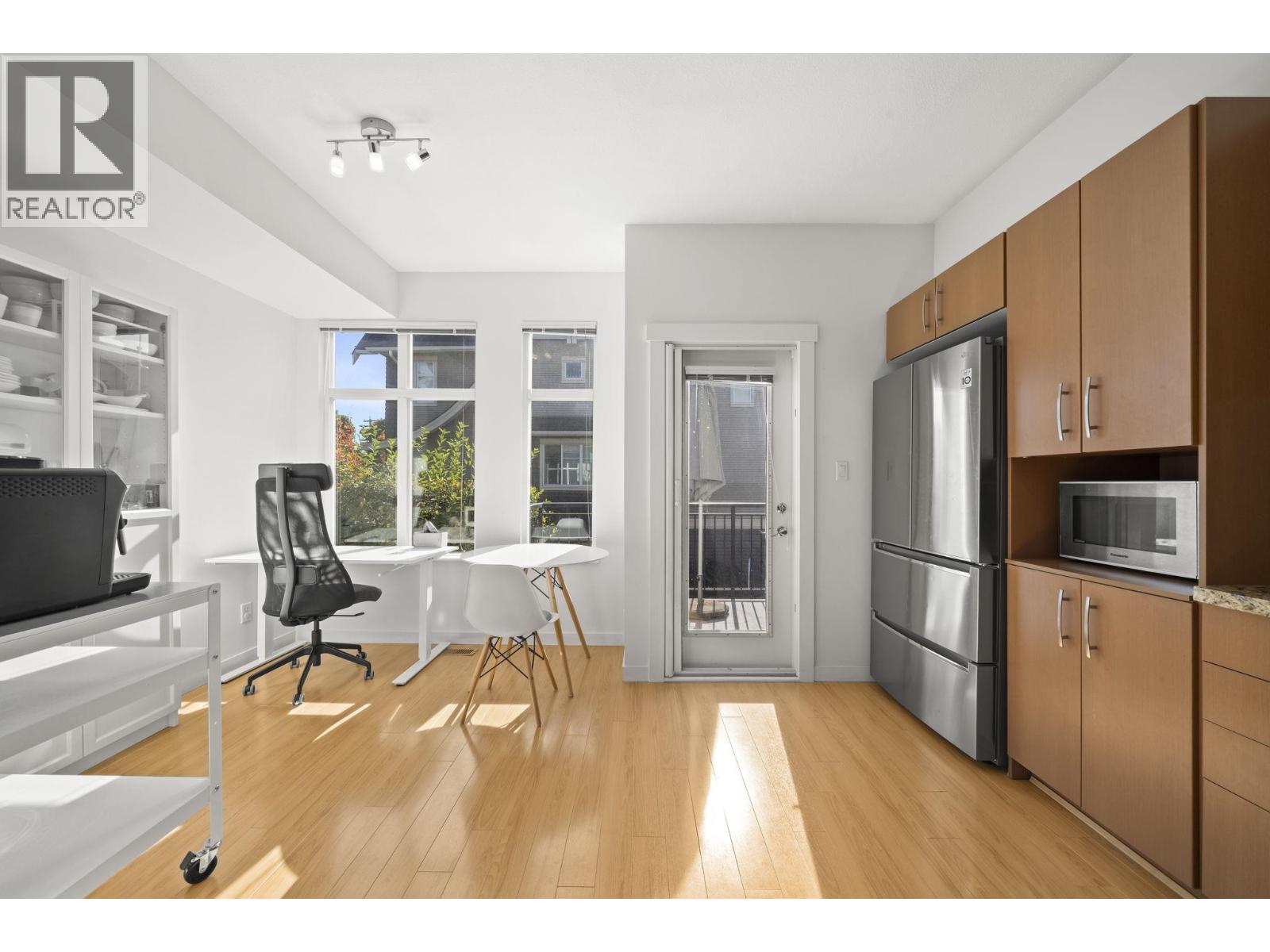 86 9800 Odlin Road Property Photo 14
