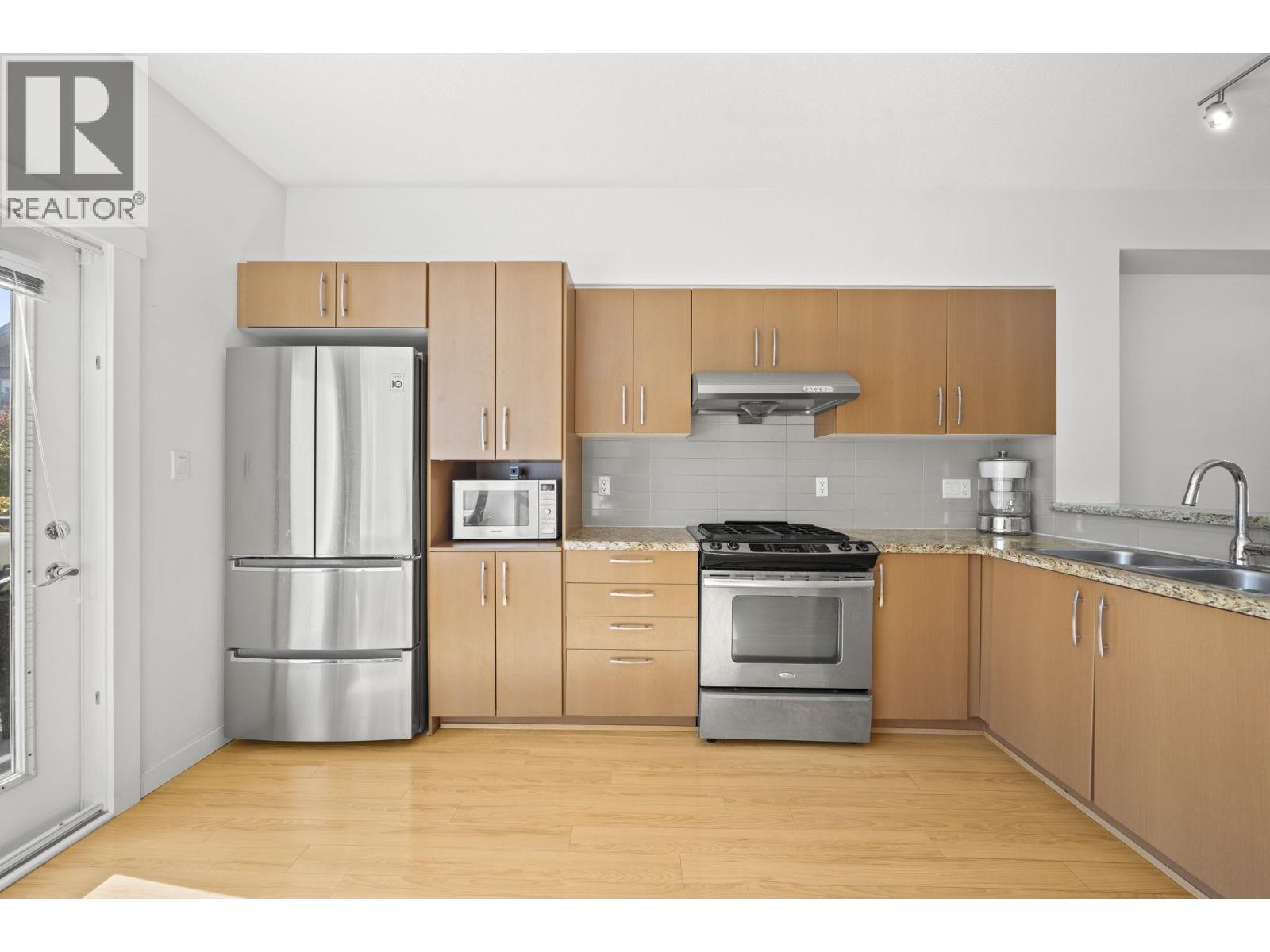 86 9800 Odlin Road Property Photo 15