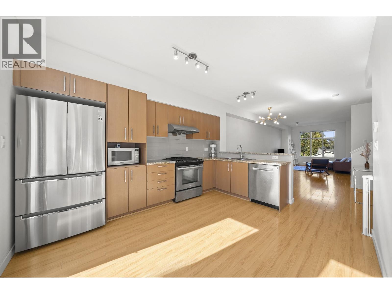 86 9800 Odlin Road Property Photo 17