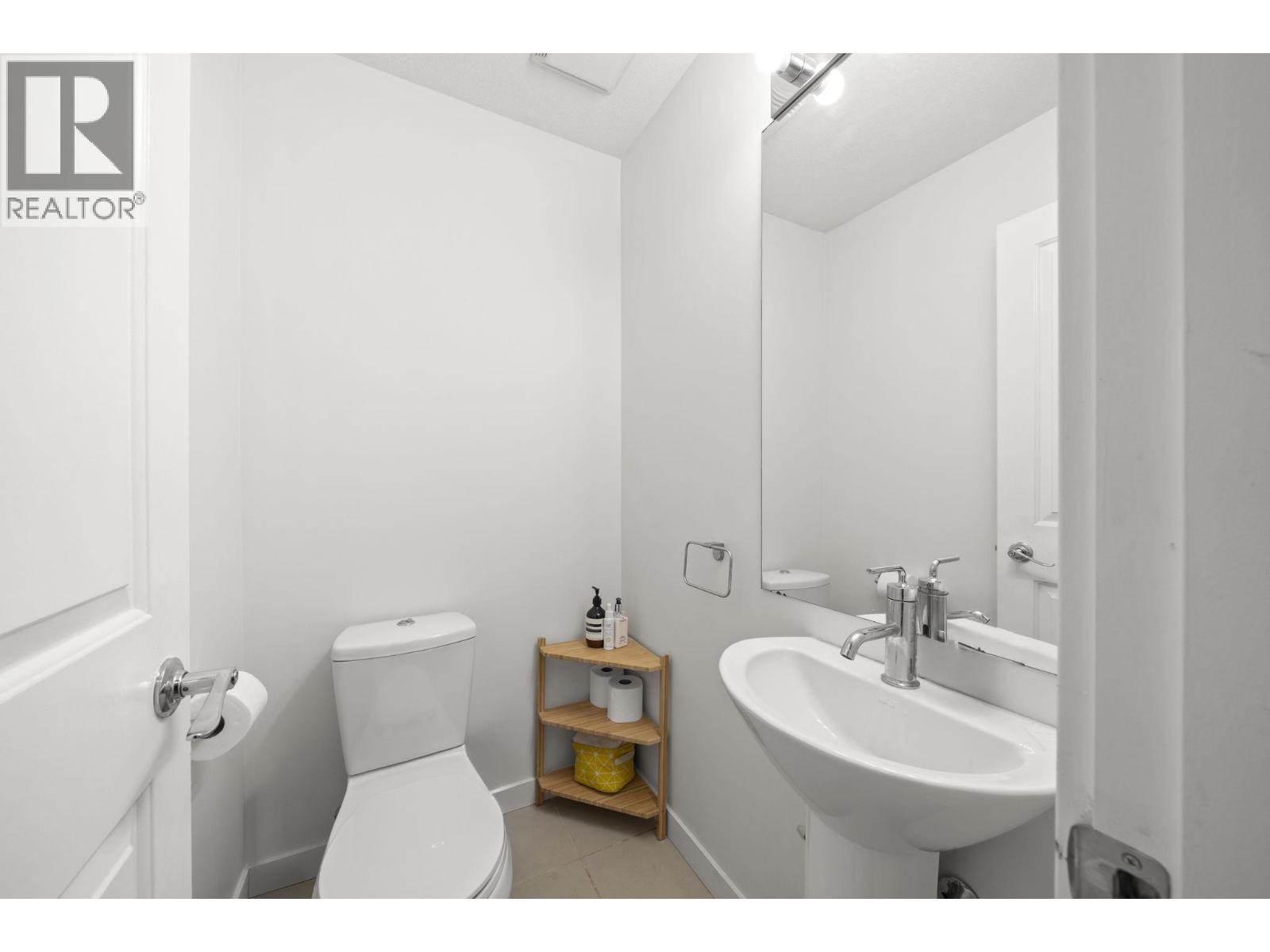 86 9800 Odlin Road Property Photo 18