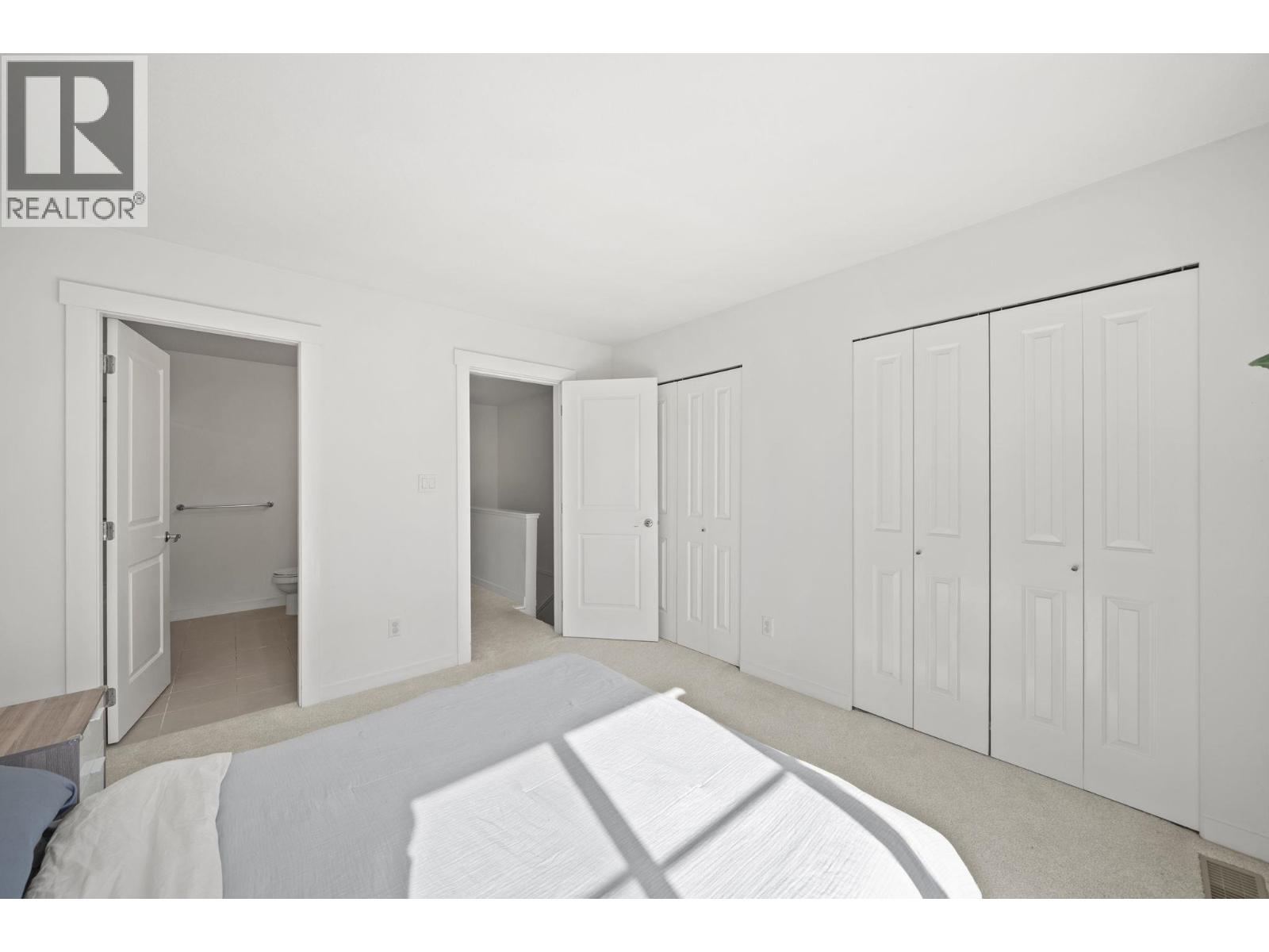 86 9800 Odlin Road Property Photo 22