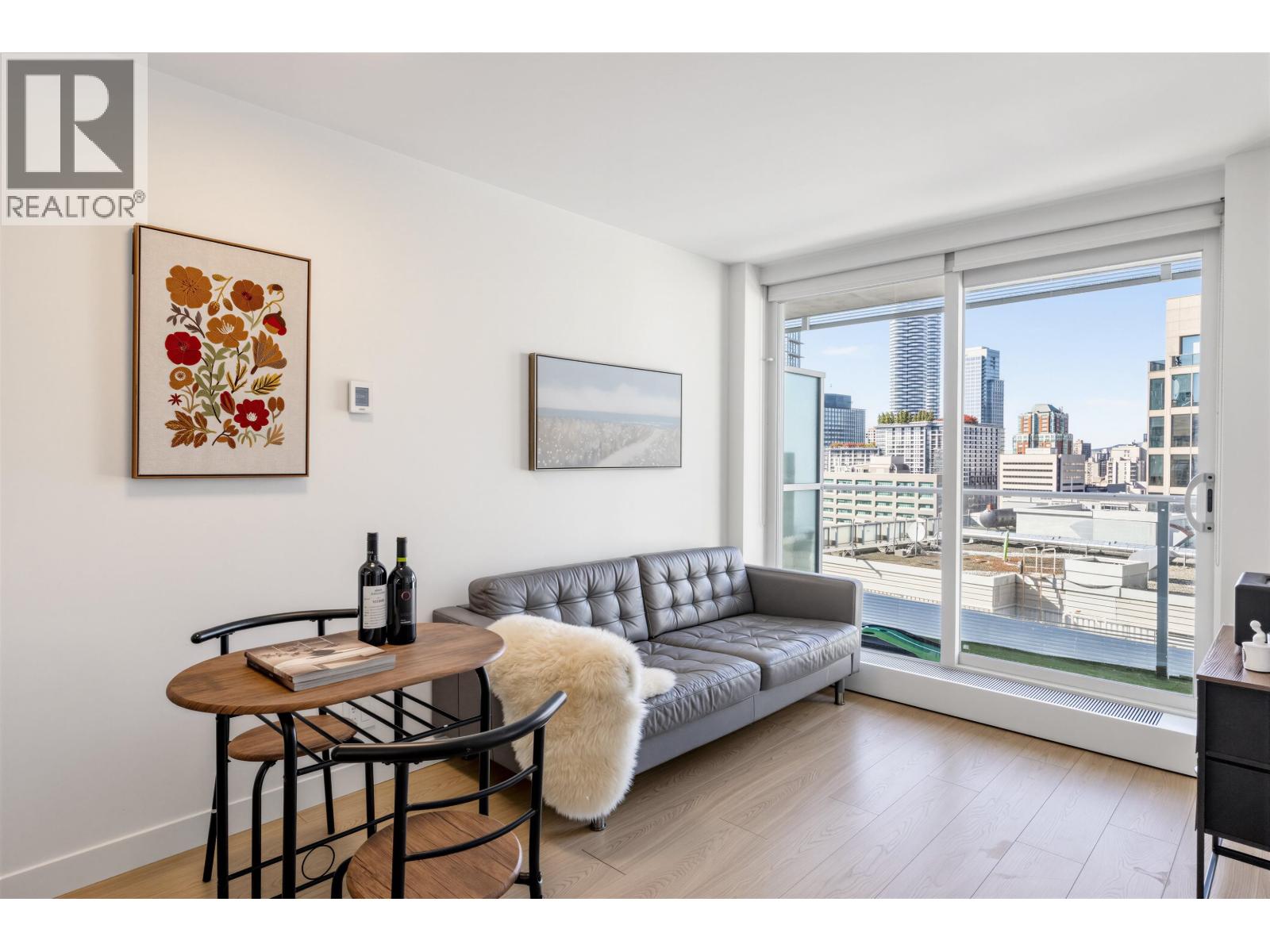 1902 777 Richards Street Property Photo 5