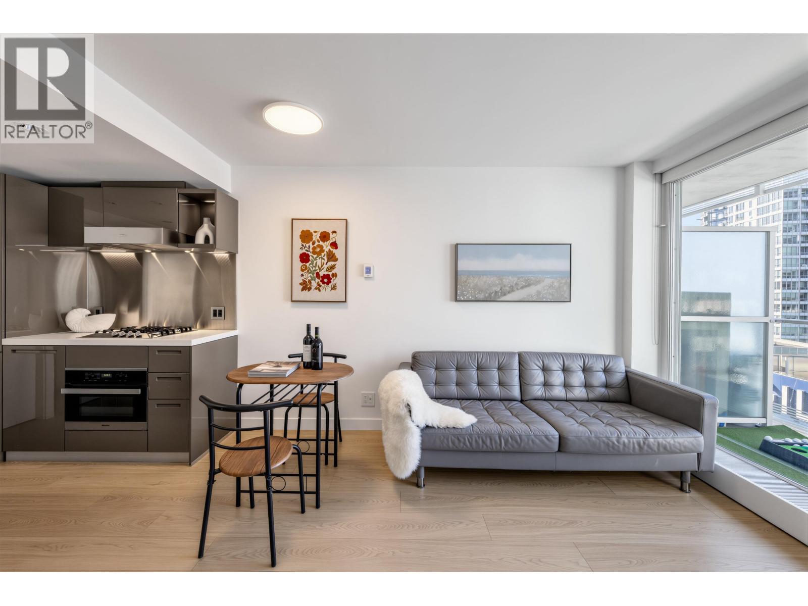 1902 777 Richards Street Property Photo 6