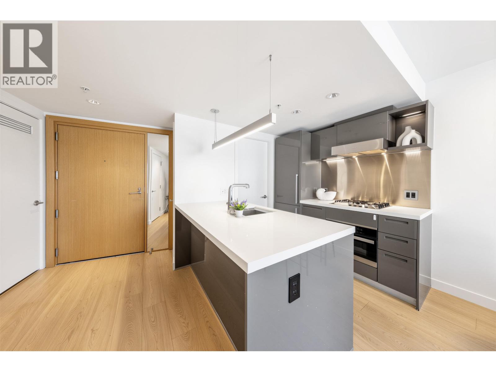 1902 777 Richards Street Property Photo 9