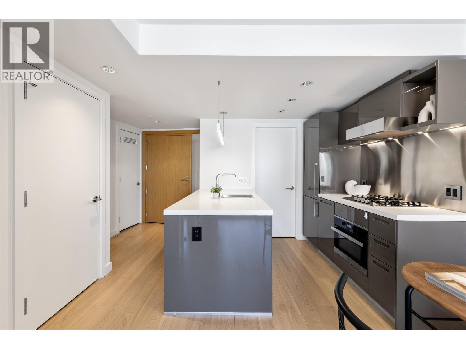 1902 777 Richards Street Property Photo 10