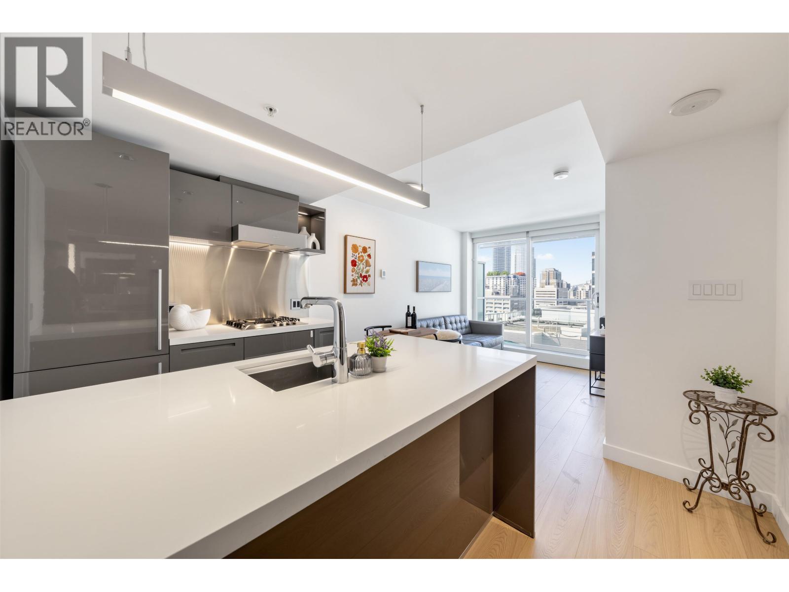 1902 777 Richards Street Property Photo 11