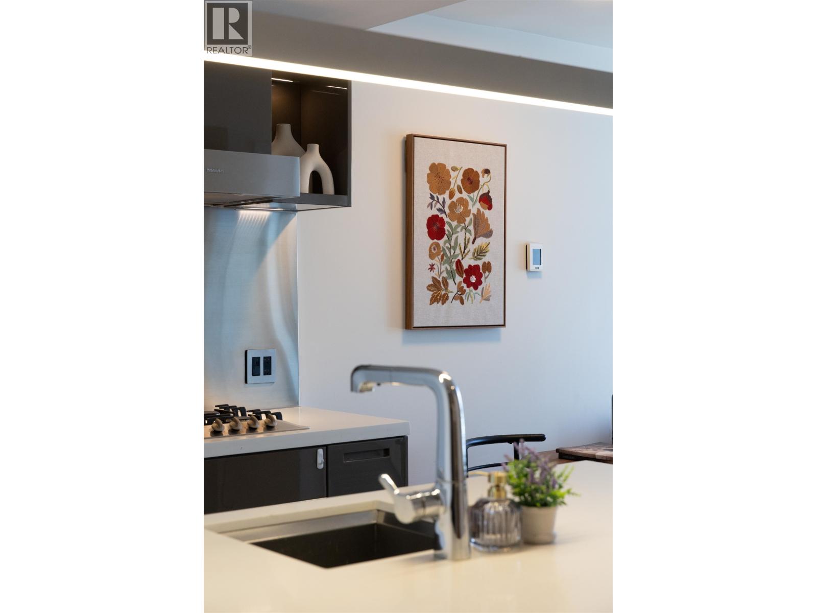 1902 777 Richards Street Property Photo 12