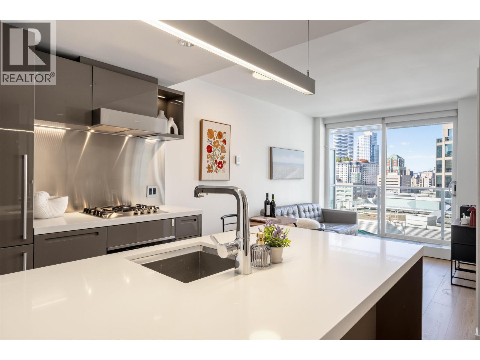 1902 777 Richards Street Property Photo 19