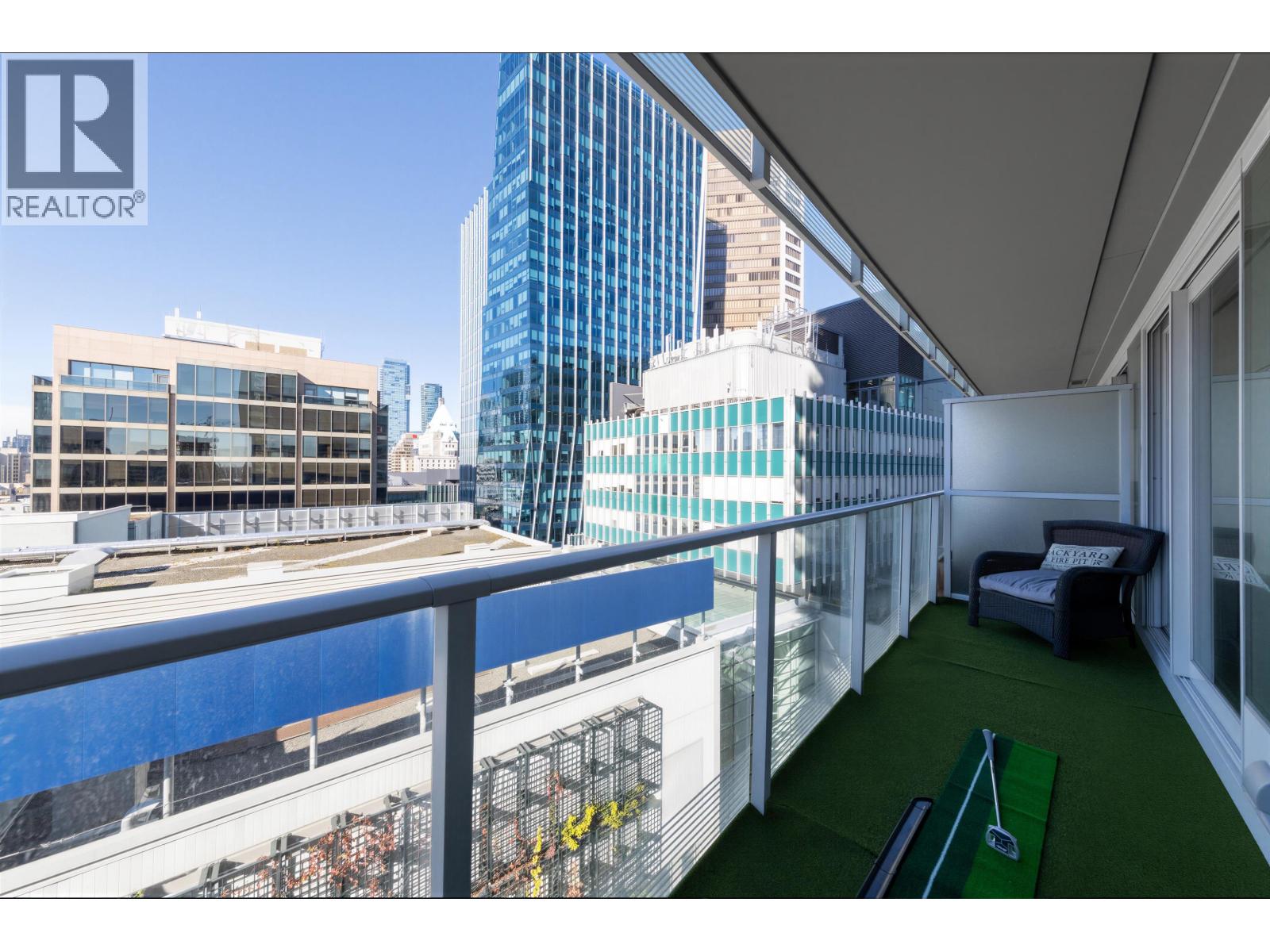 1902 777 Richards Street Property Photo 22