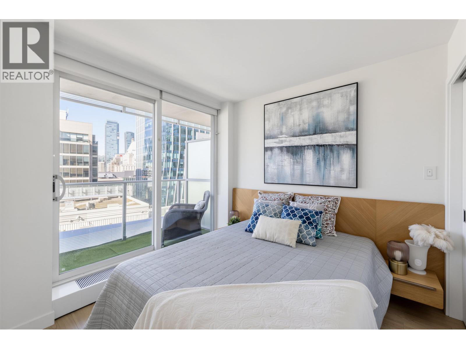 1902 777 Richards Street Property Photo 25