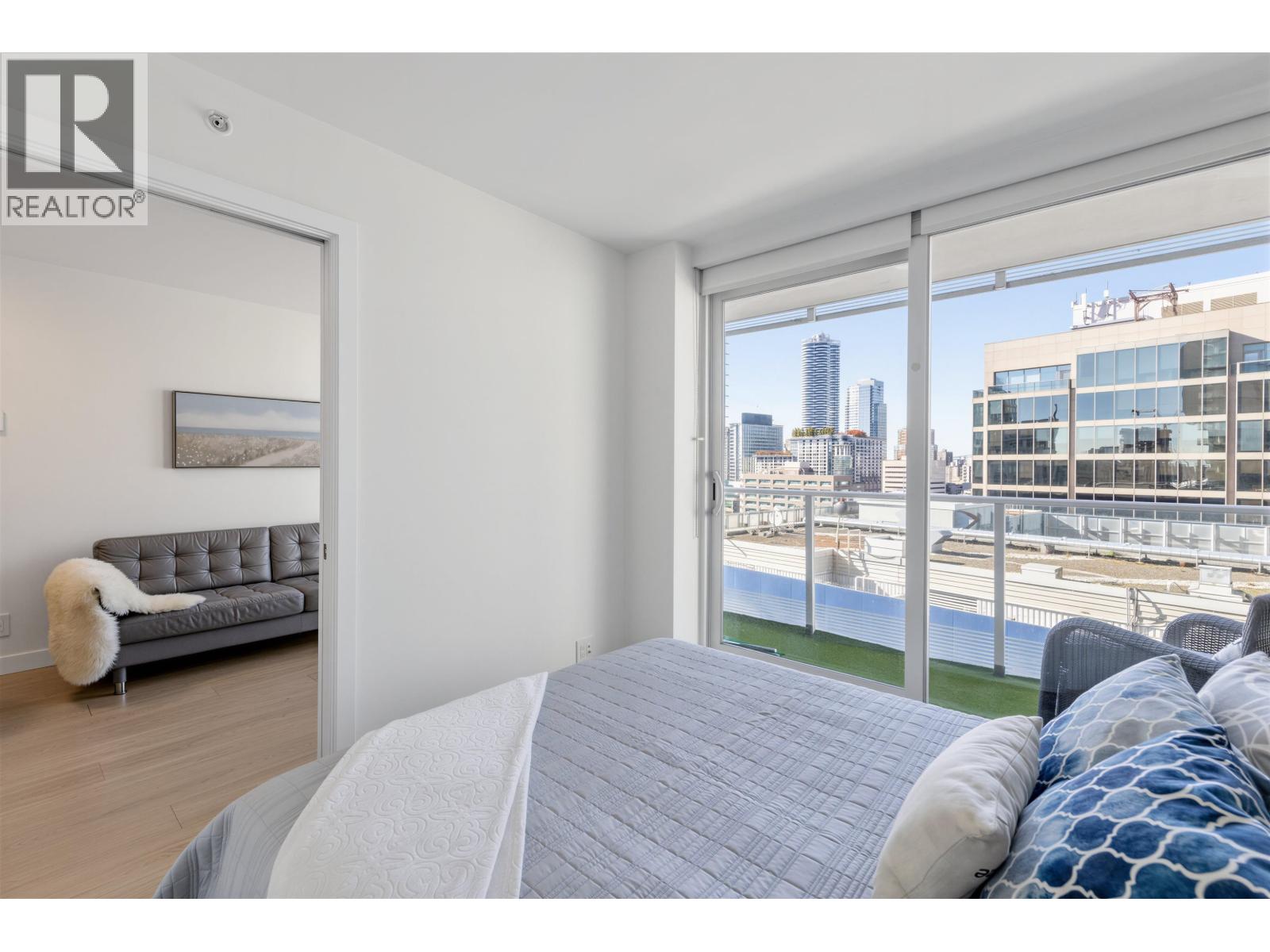 1902 777 Richards Street Property Photo 26