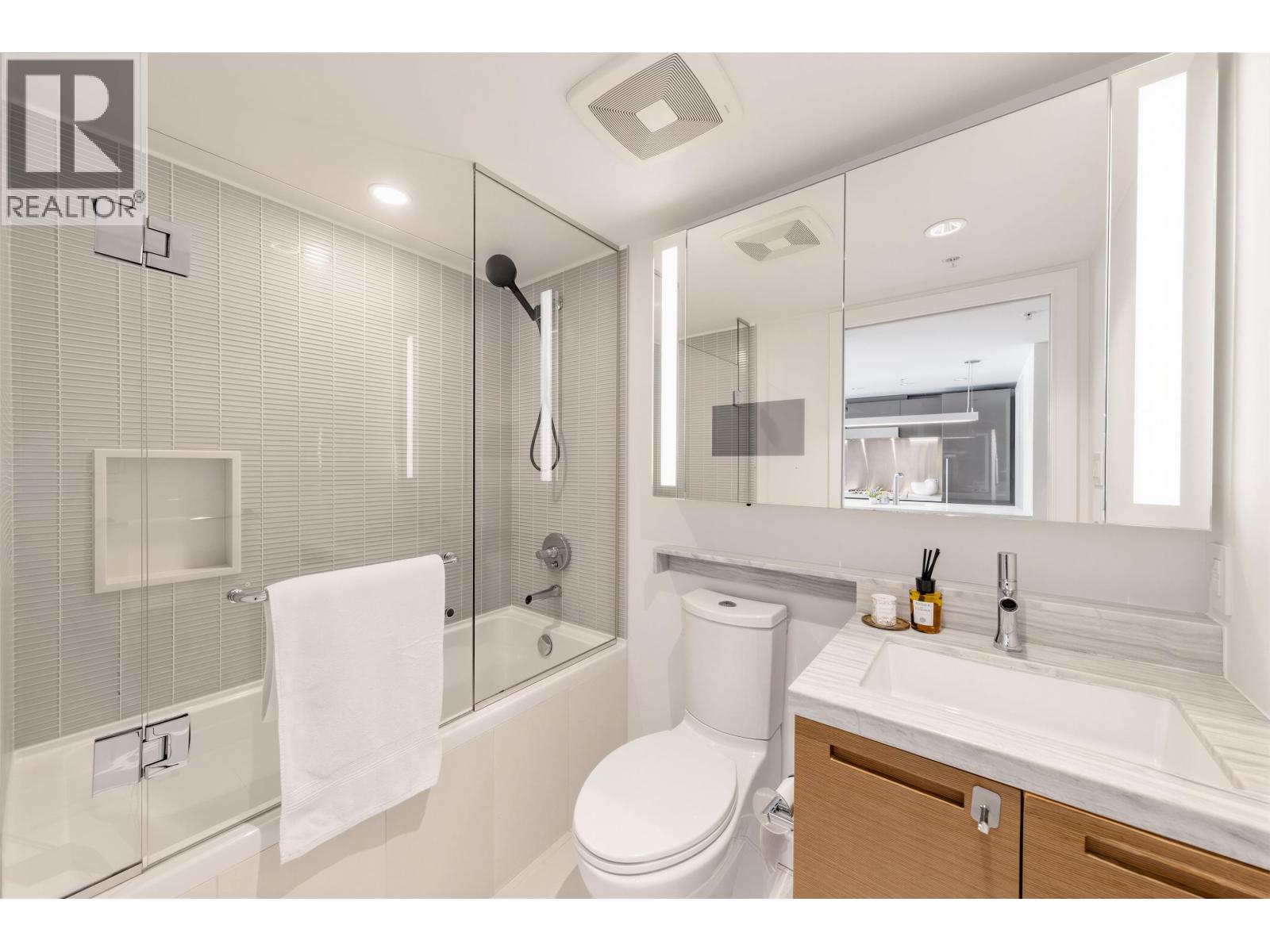 1902 777 Richards Street Property Photo 28