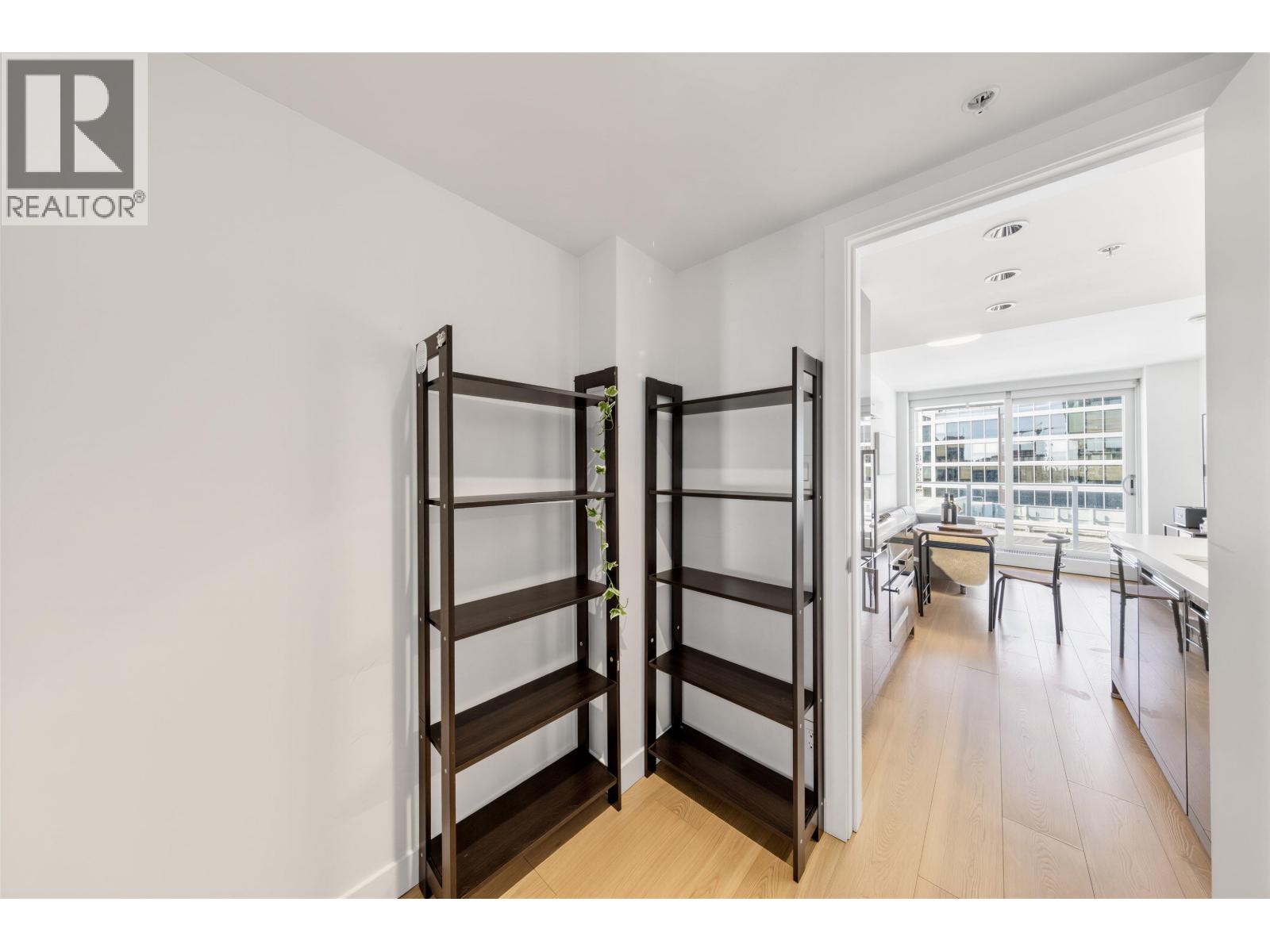 1902 777 Richards Street Property Photo 32