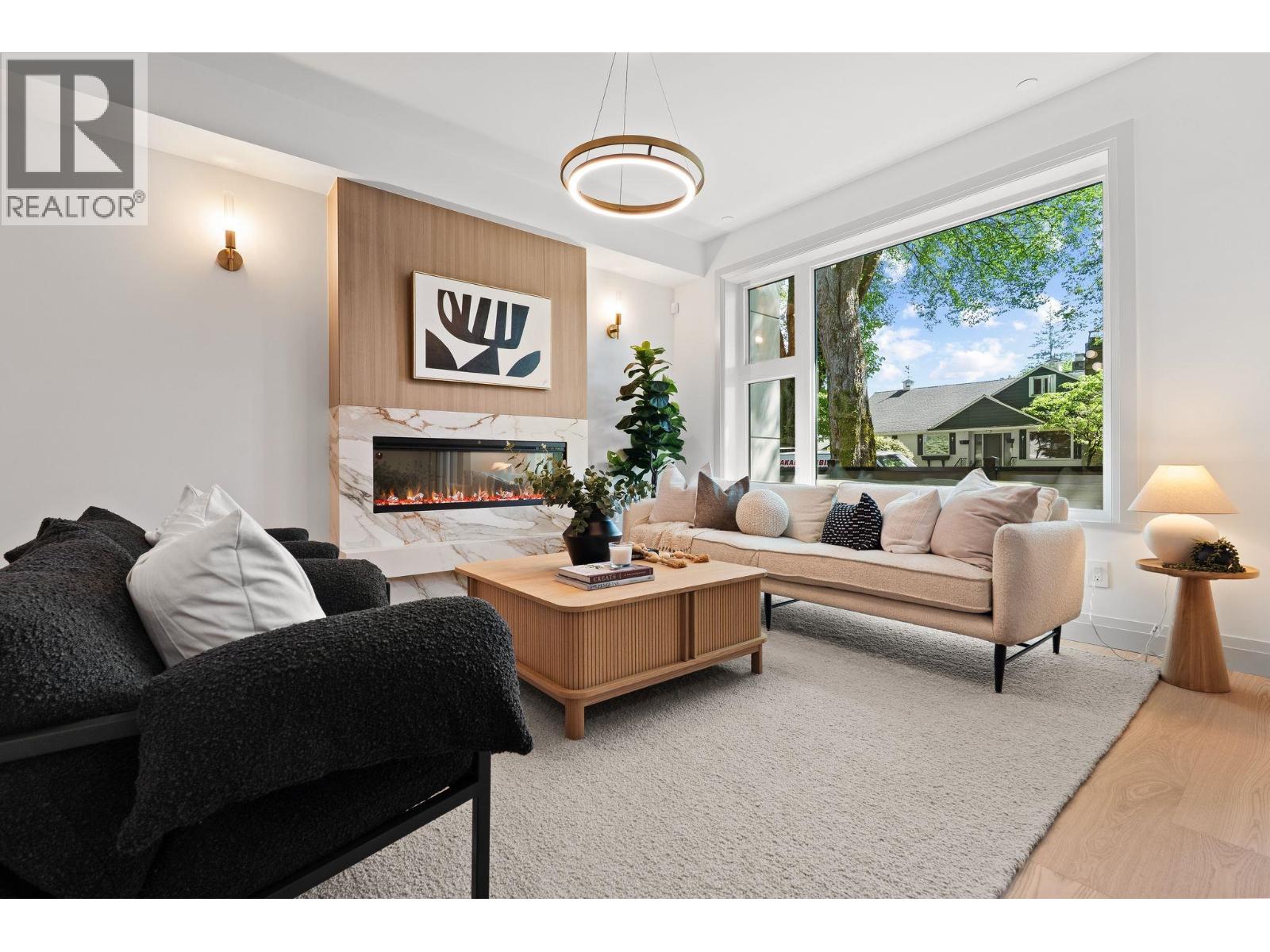 3 1491 Devonshire Crescent Property Photo 5