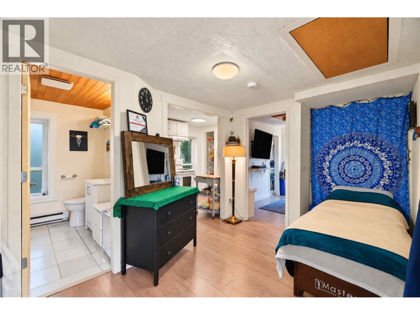 1004 Delestre Avenue Property Photo 3