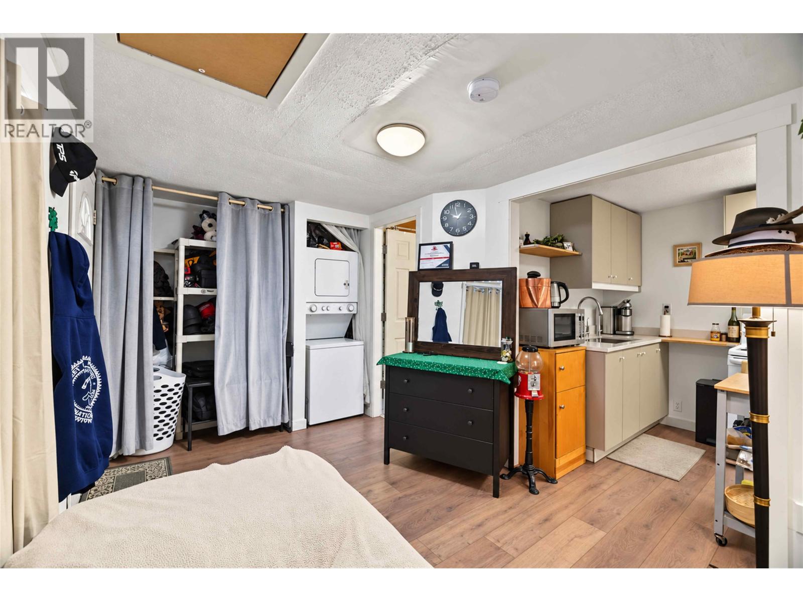 1004 Delestre Avenue Property Photo 4