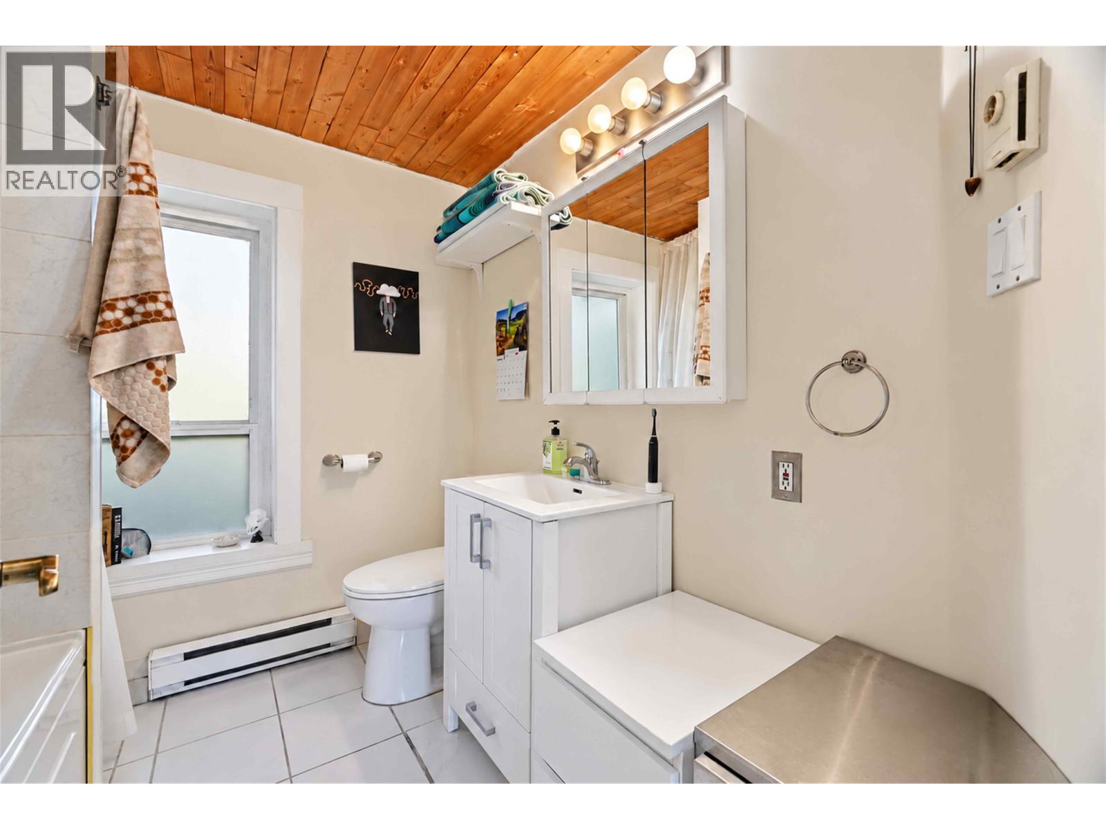 1004 Delestre Avenue Property Photo 9