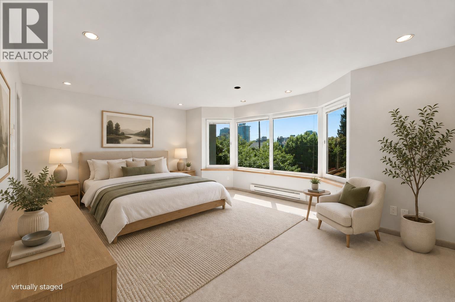 305 E 17th Street Property Photo 14