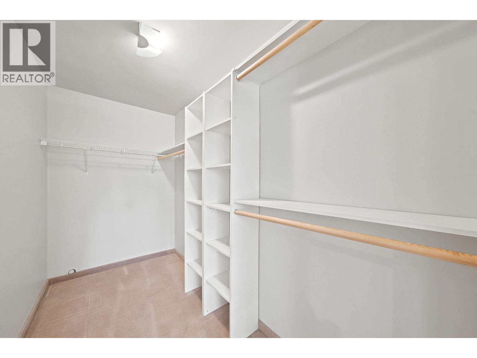 305 E 17th Street Property Photo 20