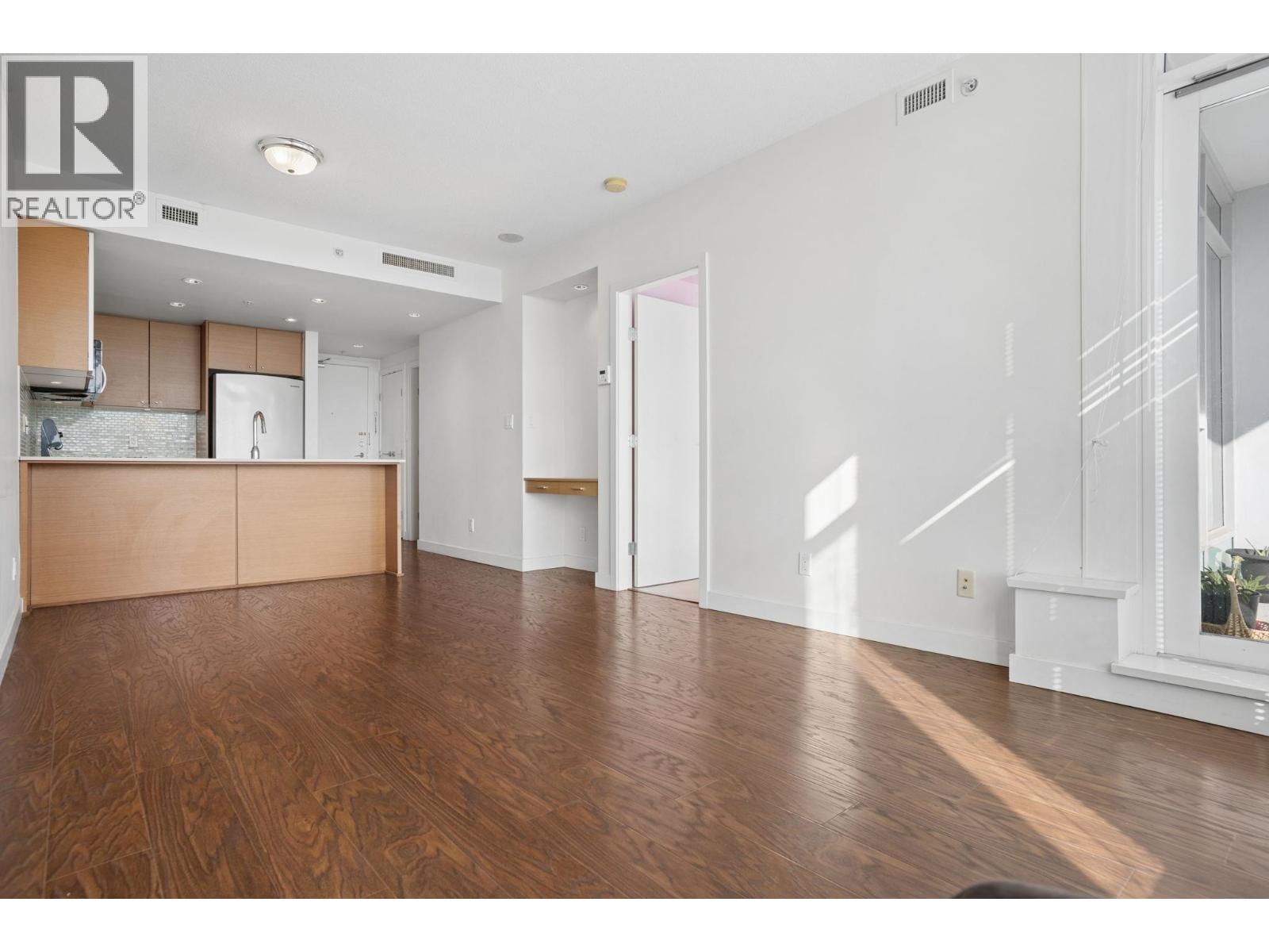 1005 7373 Westminster Highway Property Photo 4