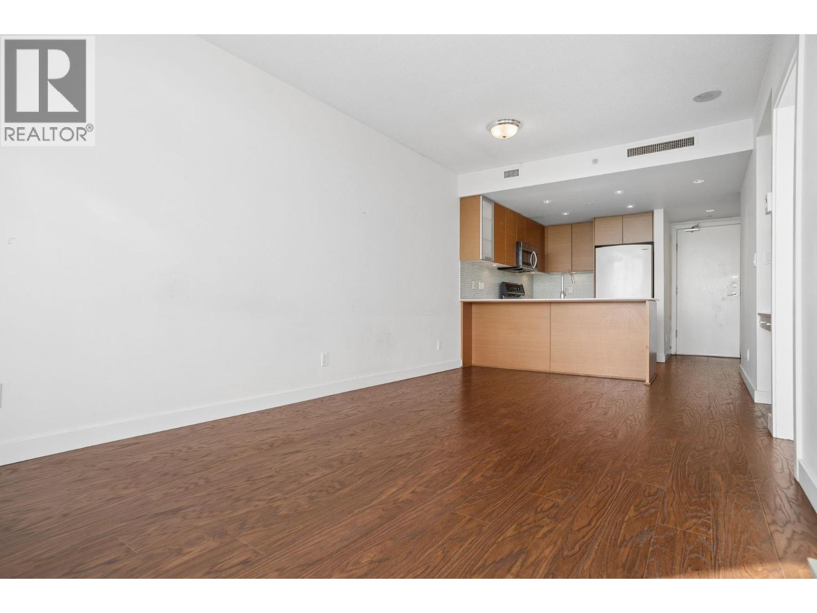 1005 7373 Westminster Highway Property Photo 5
