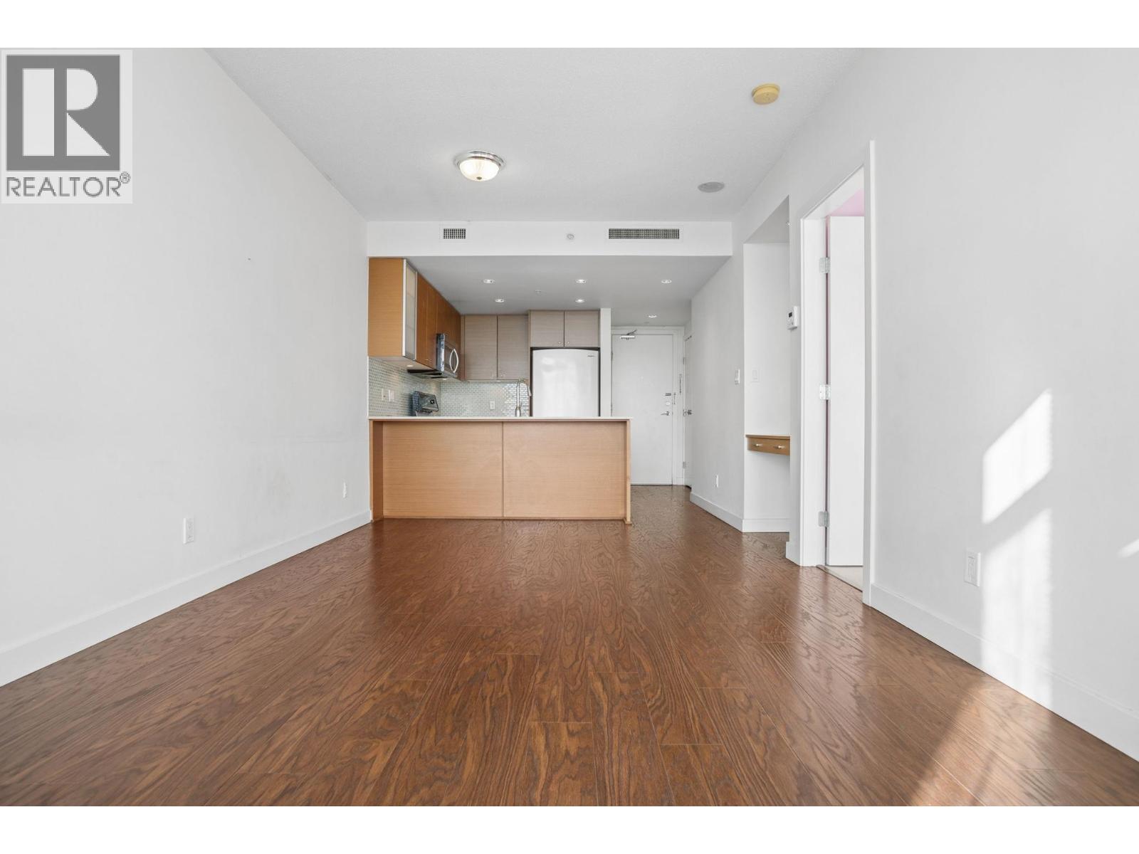 1005 7373 Westminster Highway Property Photo 6
